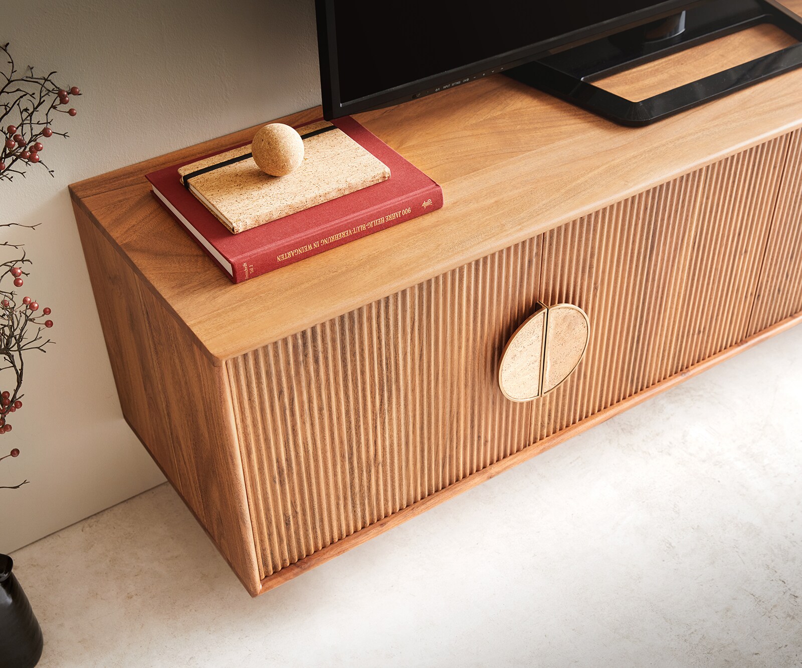 Meuble-TV Surimu 175 cm acacia marron clair 4 portes poignée liège flottante 4