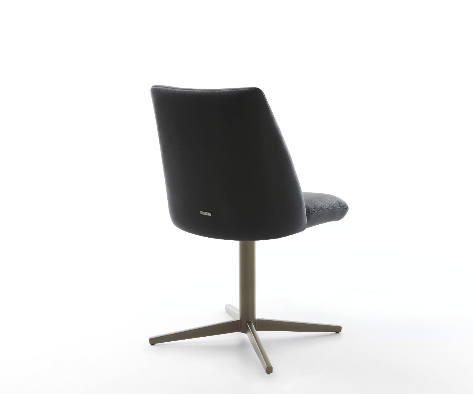 Chaise-pivotante Elso-Flex cuir de vache noir pied de chaise 4 branches aspect titane pivotement sur 360° ressorts ensachés 4