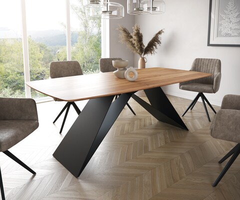 Table à manger Edge Boot 200x100 acacia nature cadre en V acier plat noir bord suisse