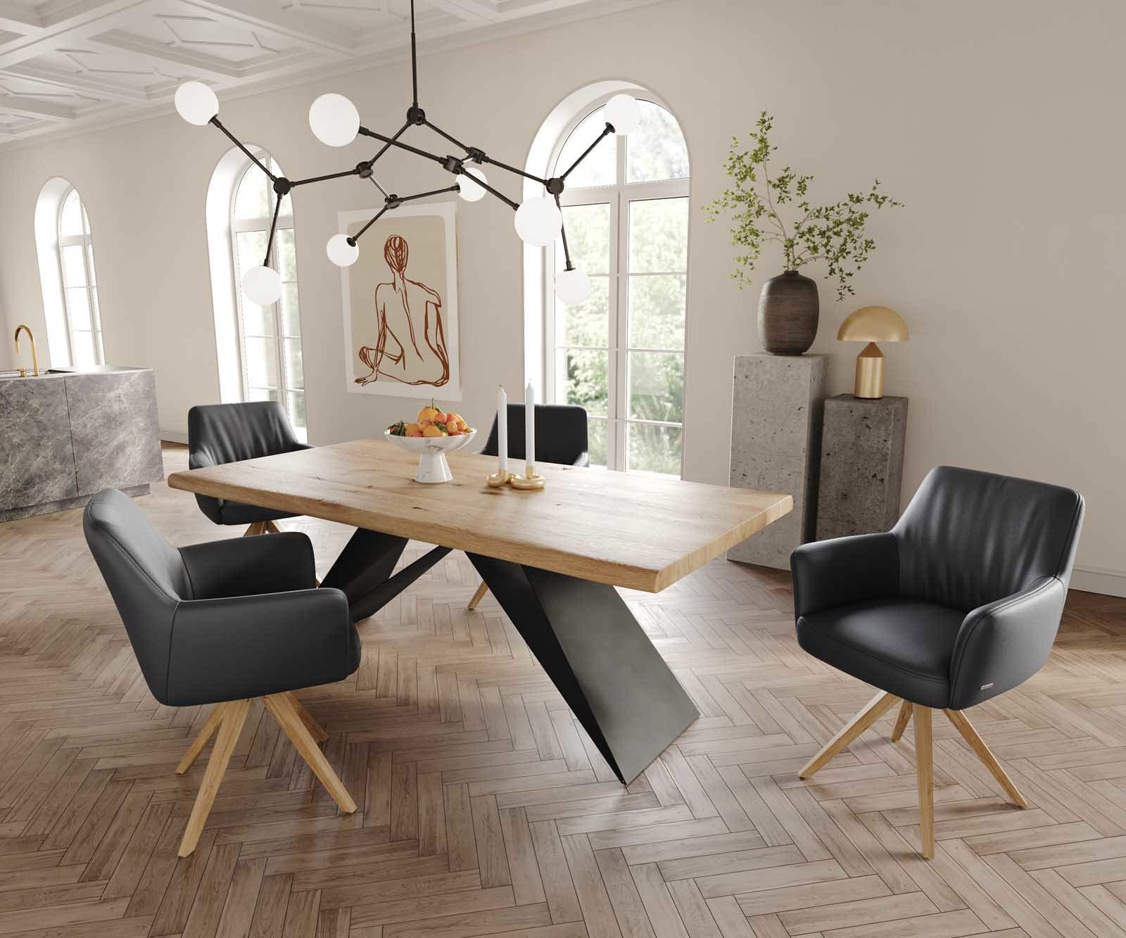 Chaise-pivotante Xana-Flex avec accoudoirs cuir de vache noir pied en bois angulaire naturel pivotement sur 180° ressorts ensachés 4 Chaise-pivotante Xana-Flex avec accoudoirs cuir de vache noir pied en bois angulaire naturel pivotement sur 180° ressorts ensachés 4