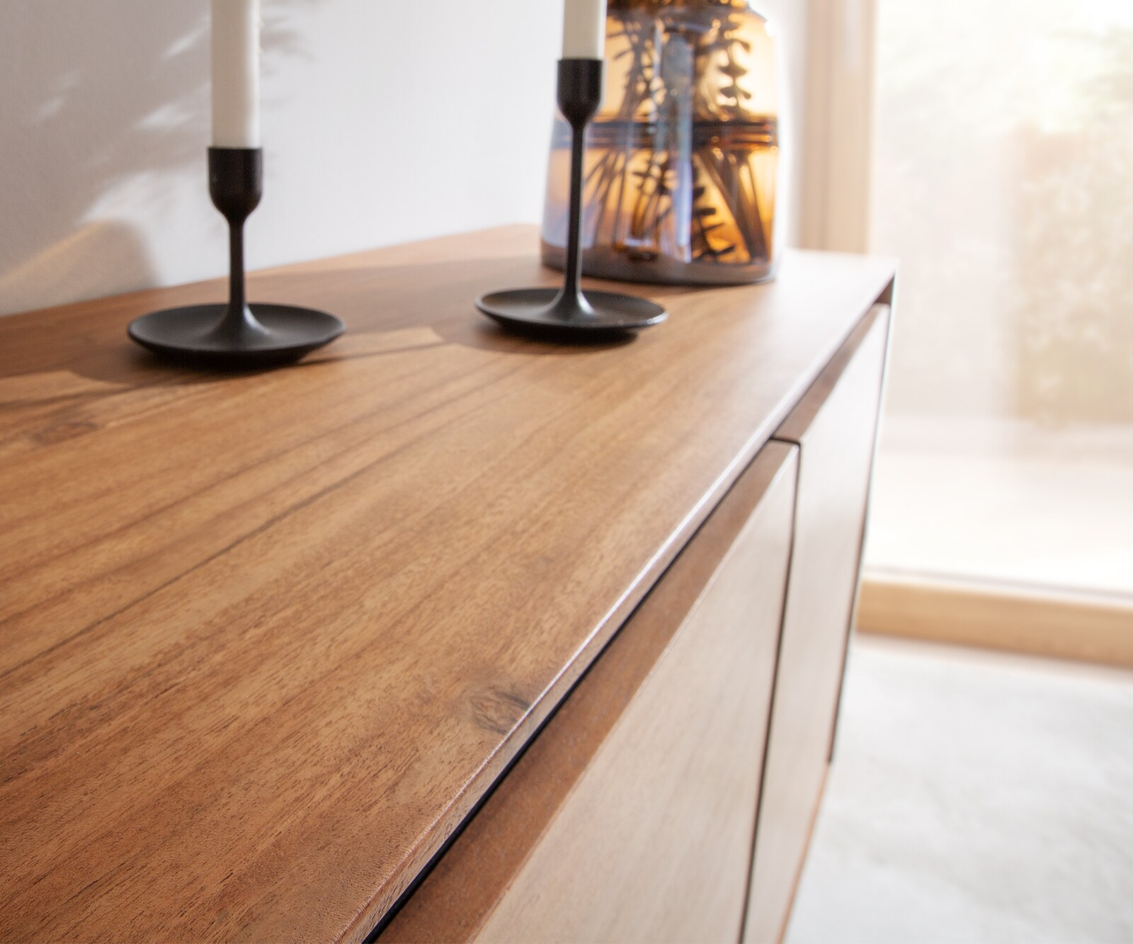 Buffet Stonegrace 145 cm acacia nature 3 portes placage en pierre pieds en V 3