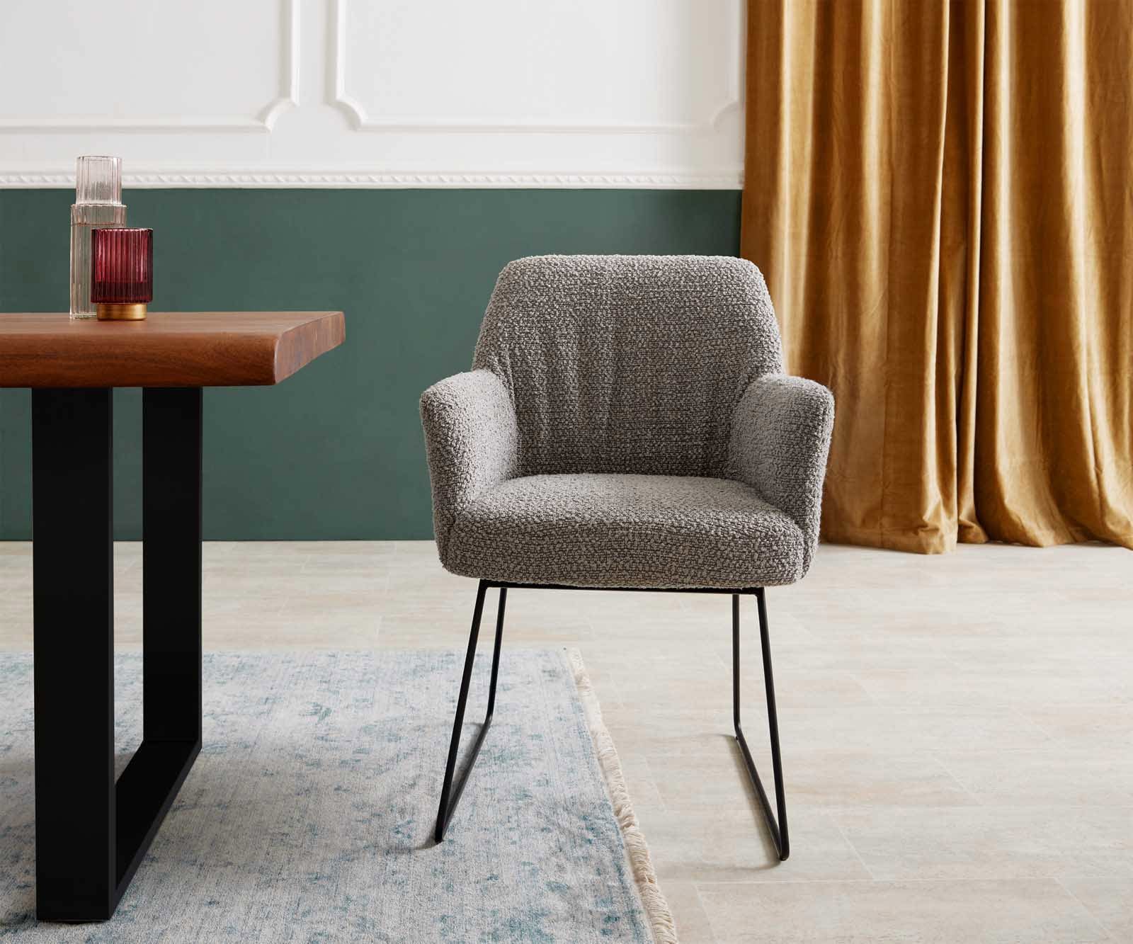 Chaise-de-salle-à-manger Xana-Flex avec accoudoirs bouclé gris argenté pied trapèze noir ressorts ensachés 1 Chaise-de-salle-à-manger Xana-Flex avec accoudoirs bouclé gris argenté pied trapèze noir ressorts ensachés 1