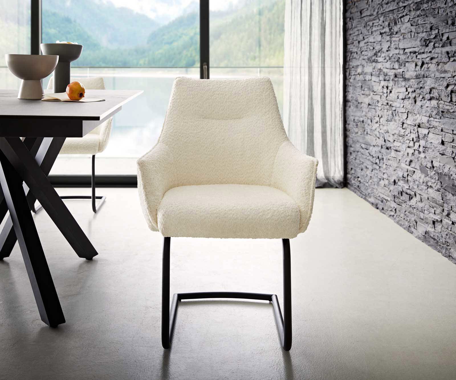 Cantilever Alja-Flex avec accoudoirs bouclé blanc pied cantilever rond noir ressorts ensachés 1 Cantilever Alja-Flex avec accoudoirs bouclé blanc pied cantilever rond noir ressorts ensachés 1