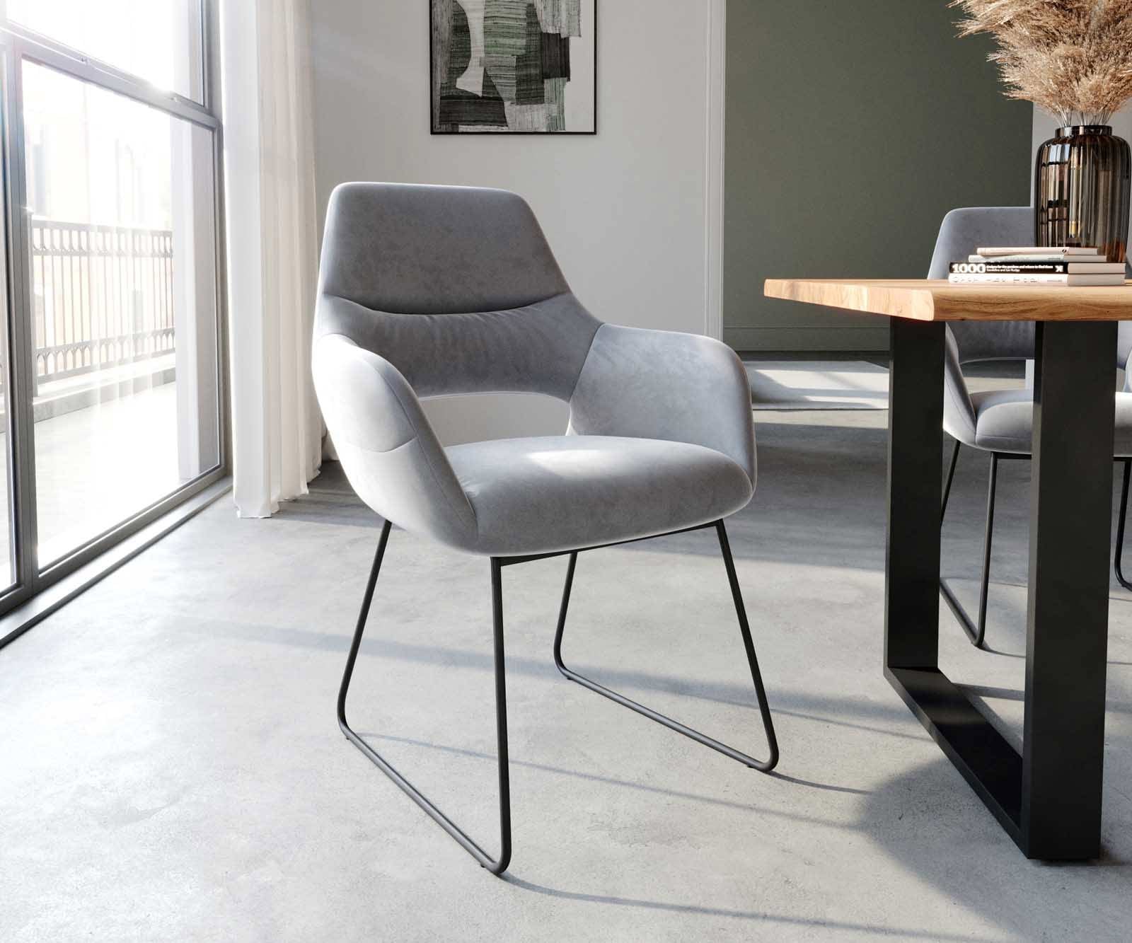 Chaise-de-salle-à-manger Yago-Flex avec accoudoirs velours gris pied trapèze noir ressorts ensachés Chaise-de-salle-à-manger Yago-Flex avec accoudoirs velours gris pied trapèze noir ressorts ensachés