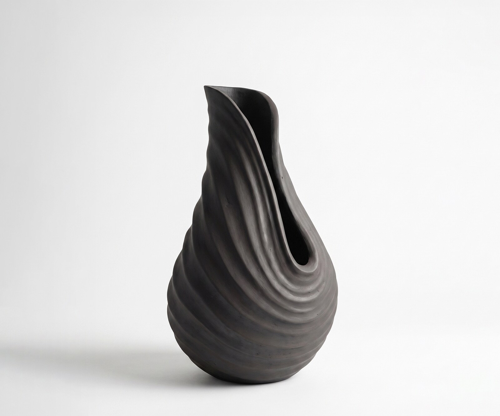 Vase Helixa l17 x P18 x H31 cm Aluminium Basalt Moulé
