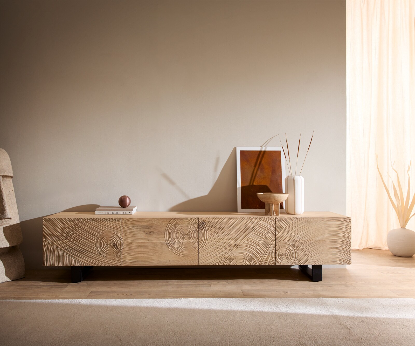 Meuble-TV Ashara 220 cm chêne naturel effet 3D 4 portes patins métal noir 1