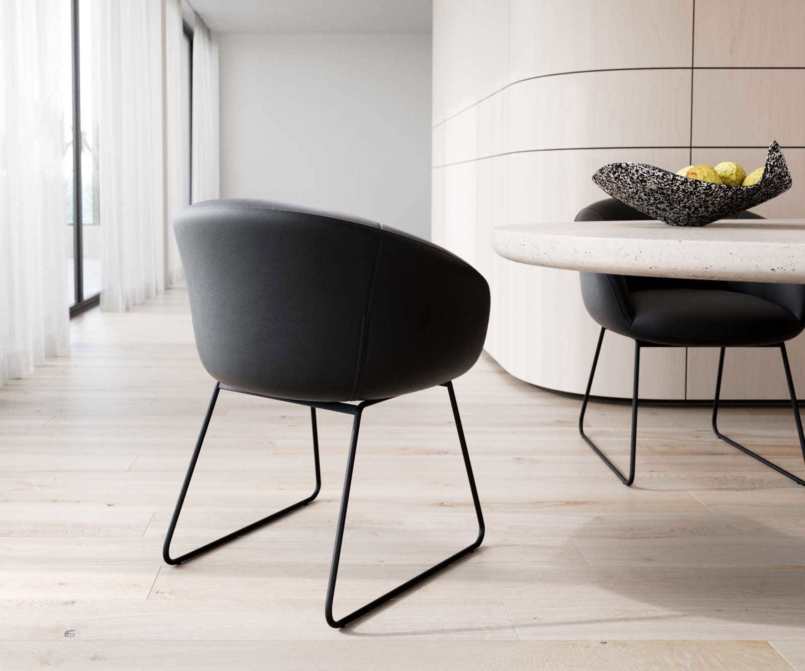 Chaise-de-salle-à-manger Vinka-Flex avec accoudoirs cuir de vache noir pied trapèze noir ressorts ensachés 4 Chaise-de-salle-à-manger Vinka-Flex avec accoudoirs cuir de vache noir pied trapèze noir ressorts ensachés 4