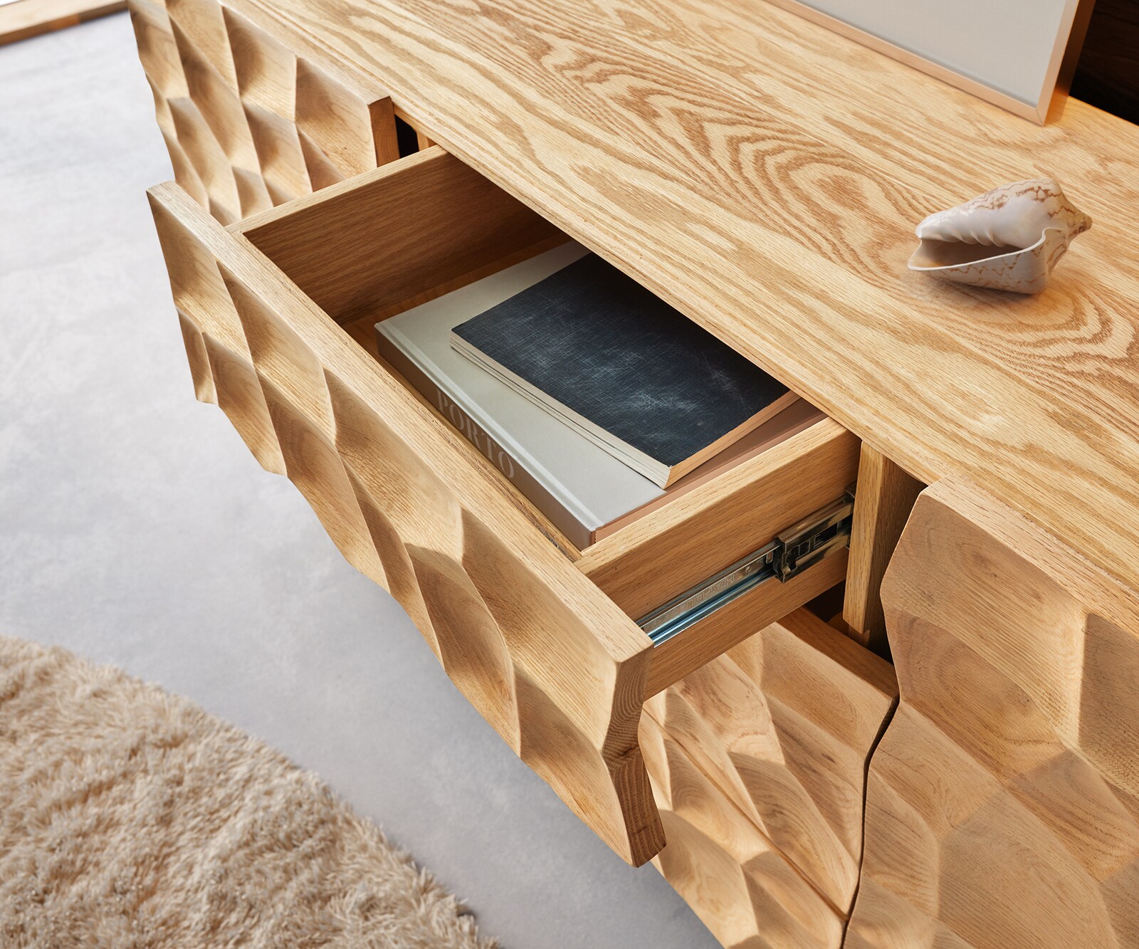 buffet Solu 145 cm en chêne naturel 2 portes 3 tiroirs pieds profilés métal noir face avant 3D 3