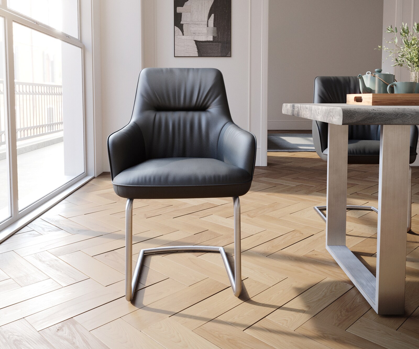 Cantilever Zelia-Flex avec accoudoirs cuir de vache noir pied cantilever rond acier inoxydable brossé ressorts ensachés 1 Cantilever Zelia-Flex avec accoudoirs cuir de vache noir pied cantilever rond acier inoxydable brossé ressorts ensachés 1