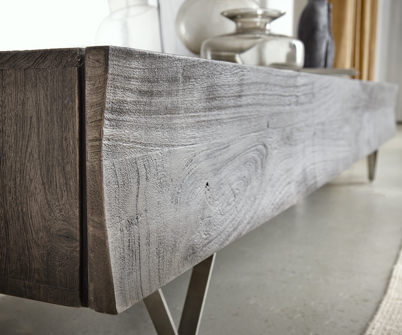 Meuble TV Wyatt 220 cm acacia platine 4 tiroirs pied en V inox 4 Meuble TV Wyatt 220 cm acacia platine 4 tiroirs pied en V inox 4