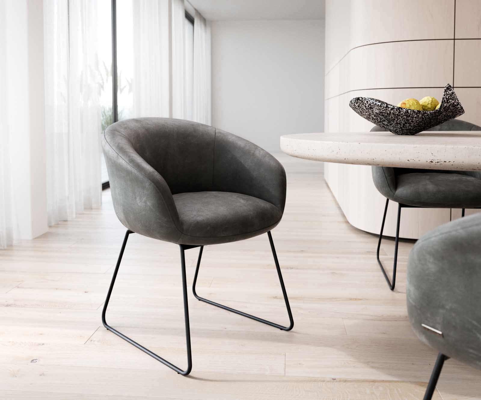 Chaise-de-salle-à-manger Vinka-Flex avec accoudoirs microvelours anthracite vintage pied trapèze noir ressorts ensachés