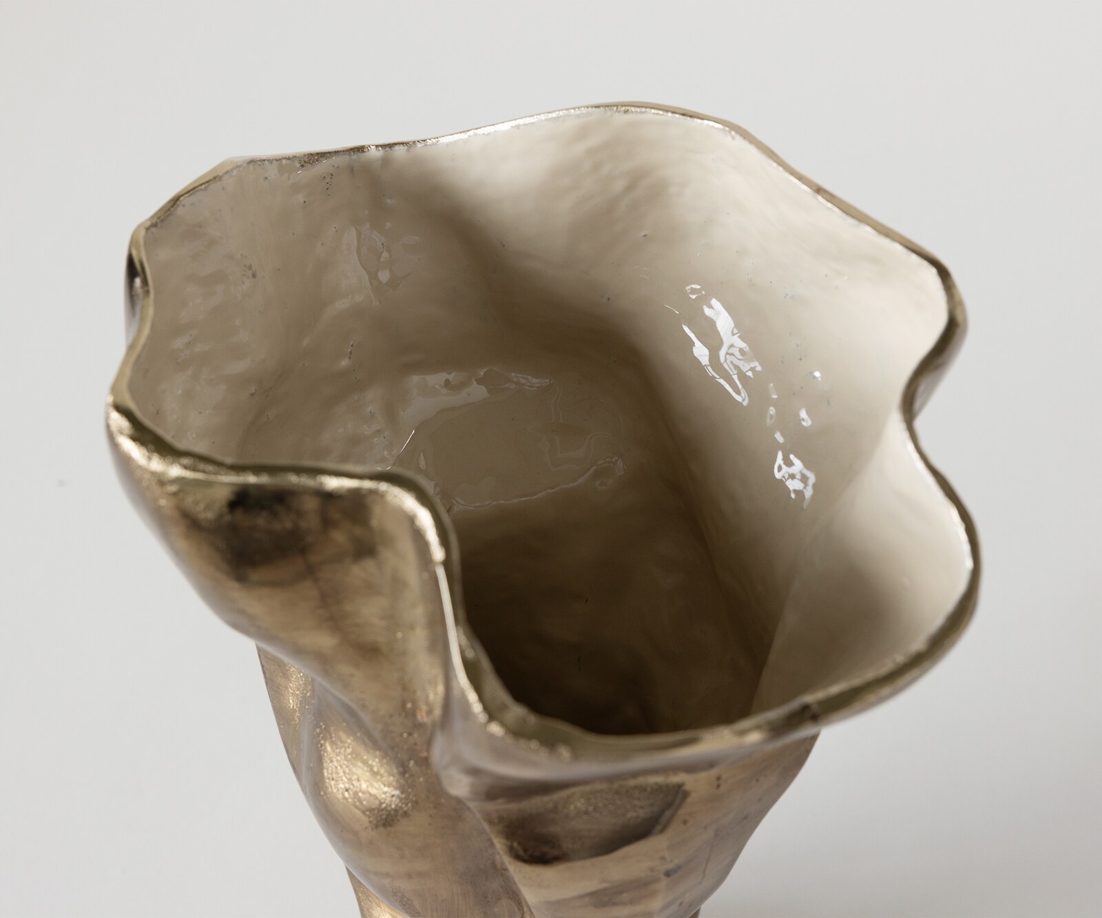 Vase Mimoro l28 x P24 x H38 cm Aluminium Champagner Ivory Fait main 5