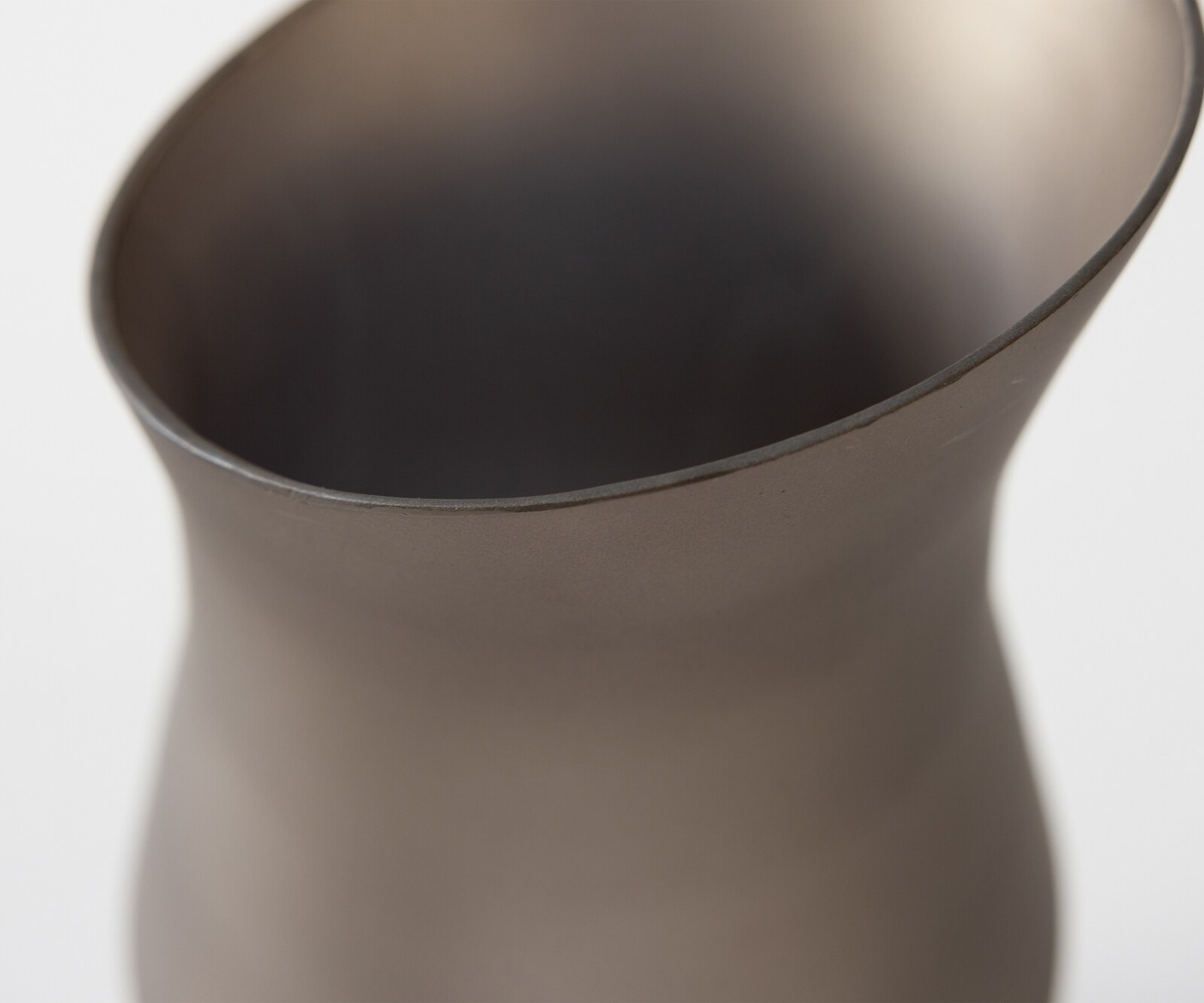 Vase Curvia l18 x P11 x H41 cm Verre Opal Soufflé à la bouche 4