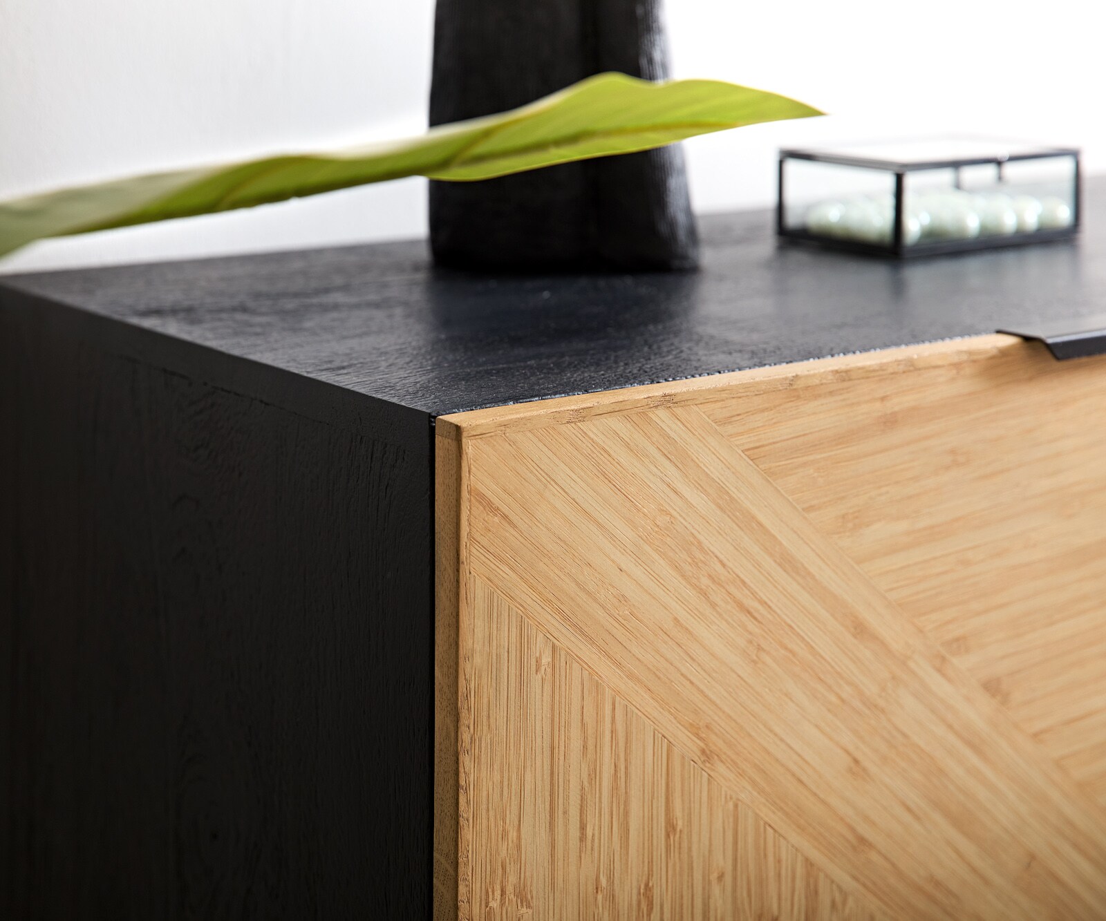 Buffet Mikkusu 175 cm Bambou Naturel Manguier Noir 2 portes 2 compartiments Métal Noir 3