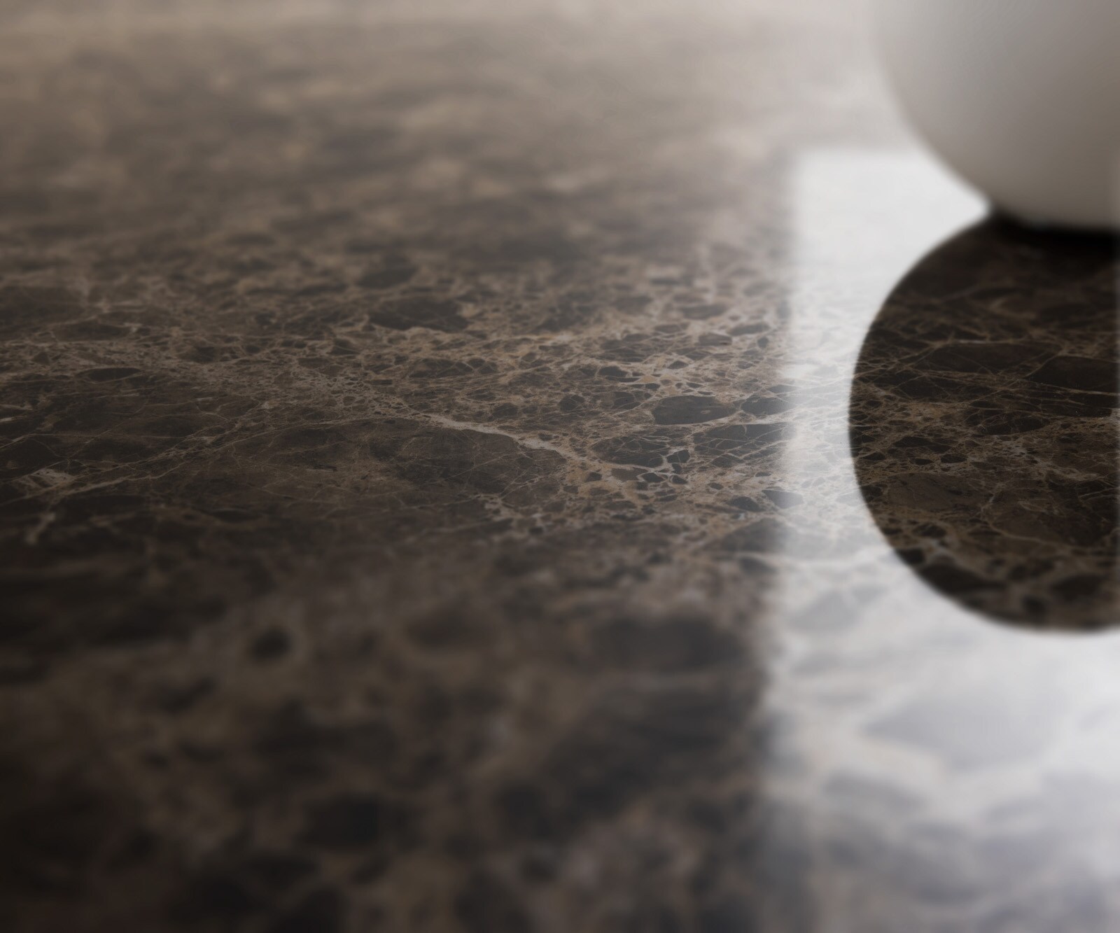 Table basse Edge Boot 140x80 cm céramique Laminam® Emperador Extra Lucidato brun foncé Parabi argent métallique 5