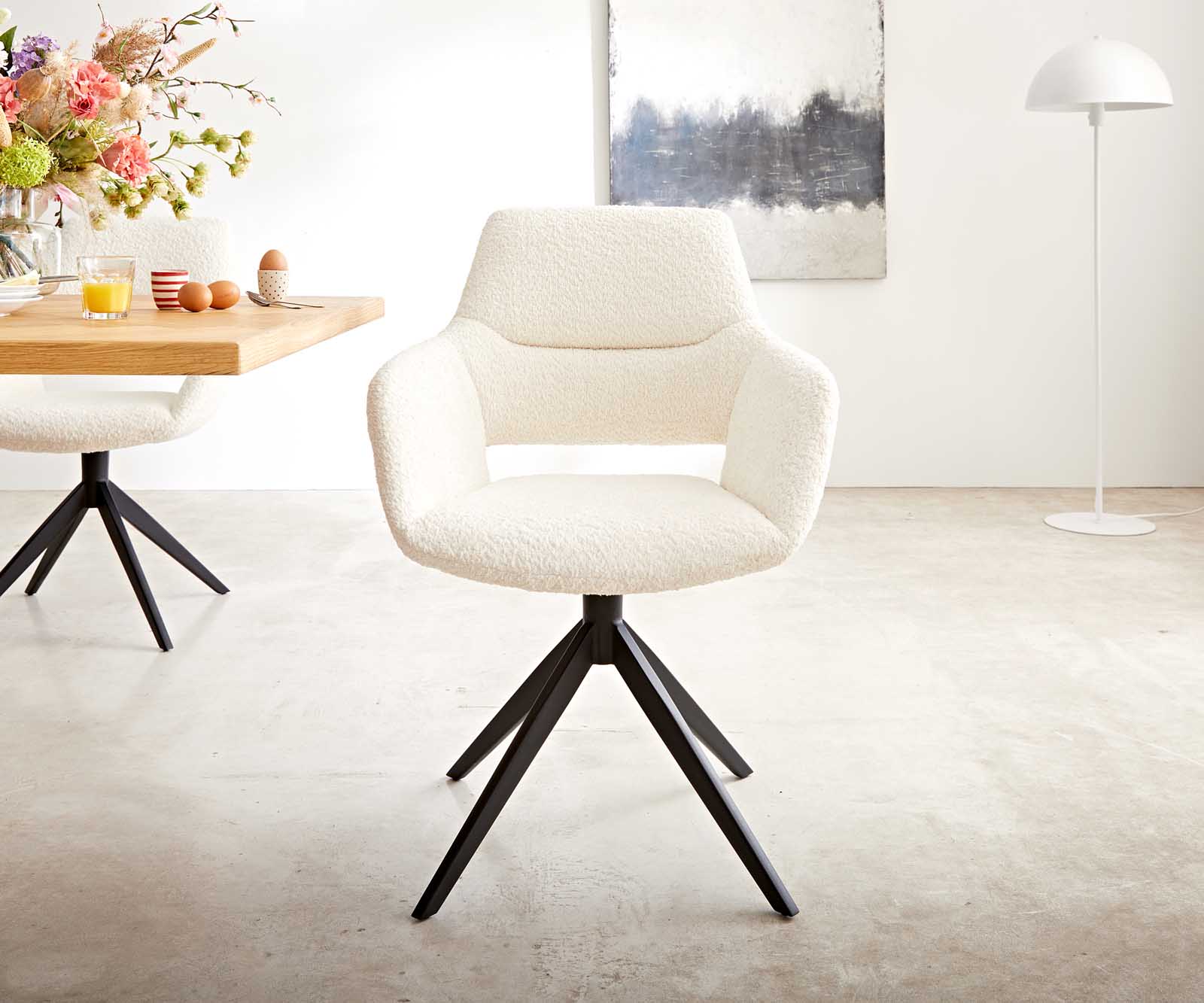 Chaise-pivotante Yago-Flex avec accoudoirs bouclé blanc pied croisé large noir pivotement sur 360° ressorts ensachés 1 Chaise-pivotante Yago-Flex avec accoudoirs bouclé blanc pied croisé large noir pivotement sur 360° ressorts ensachés 1