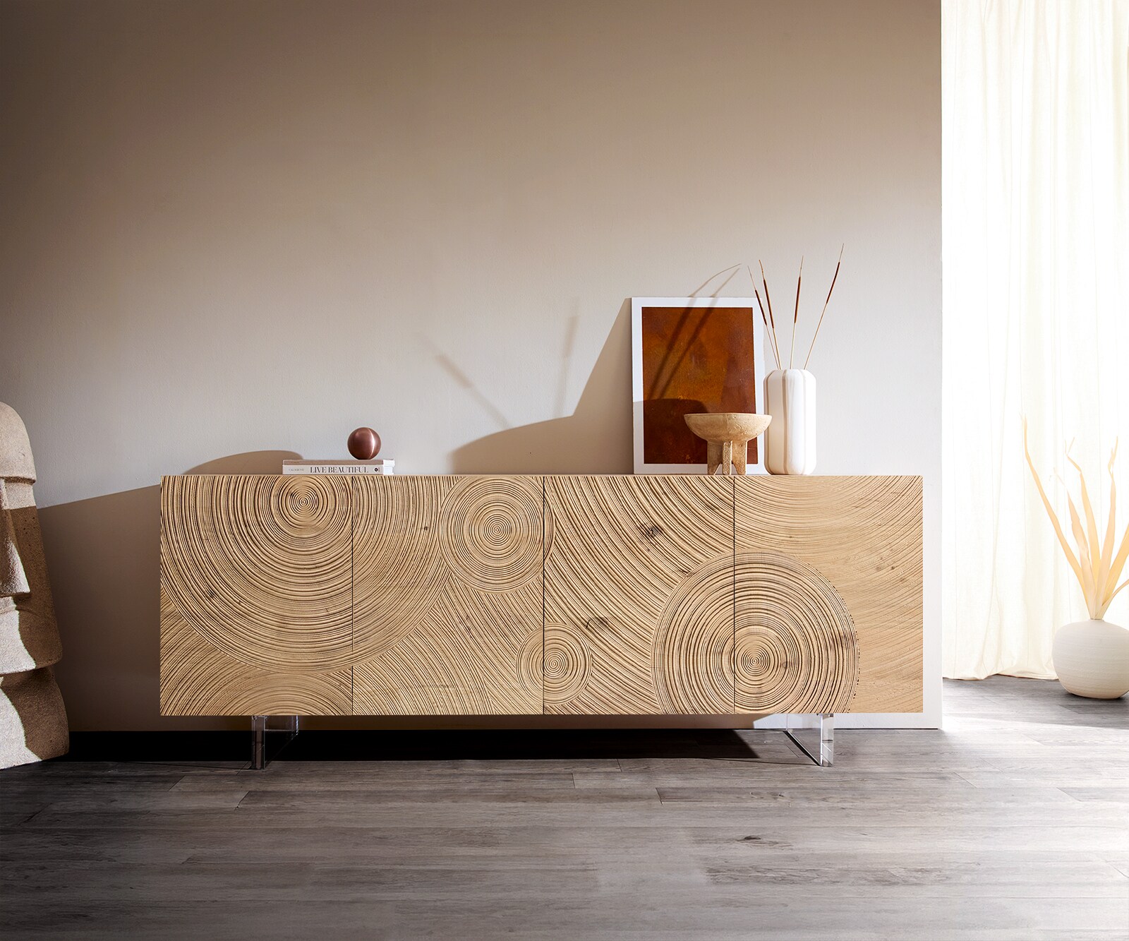 Buffet Ashara 200 cm chêne naturel effet 3D 4 portes pieds effet flottant verre acrylique