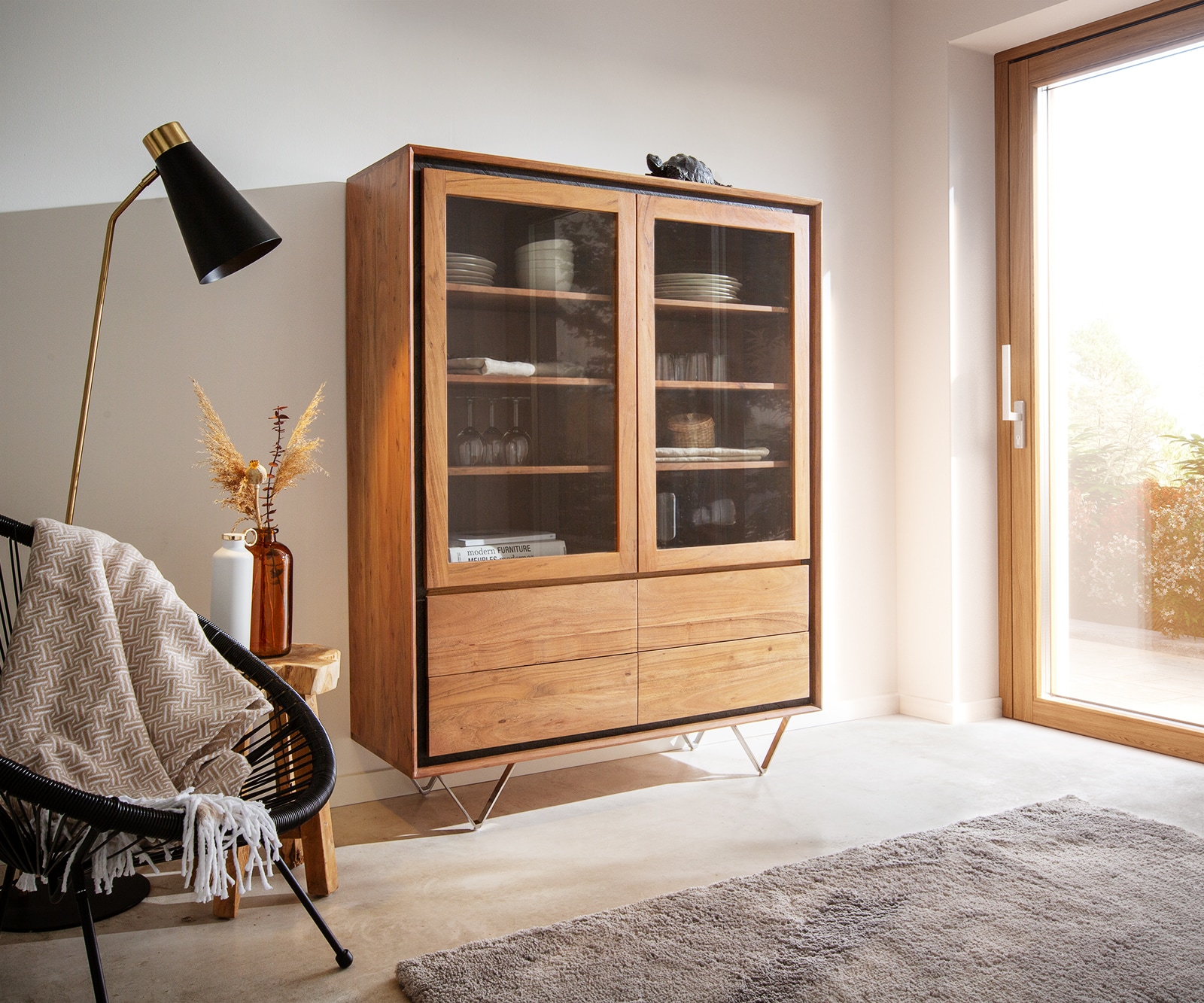 Vitrine Stonegrace 115x150 acacia nature 2 portes 4 tiroirs placage en pierre pieds en V Vitrine Stonegrace 115x150 acacia nature 2 portes 4 tiroirs placage en pierre pieds en V