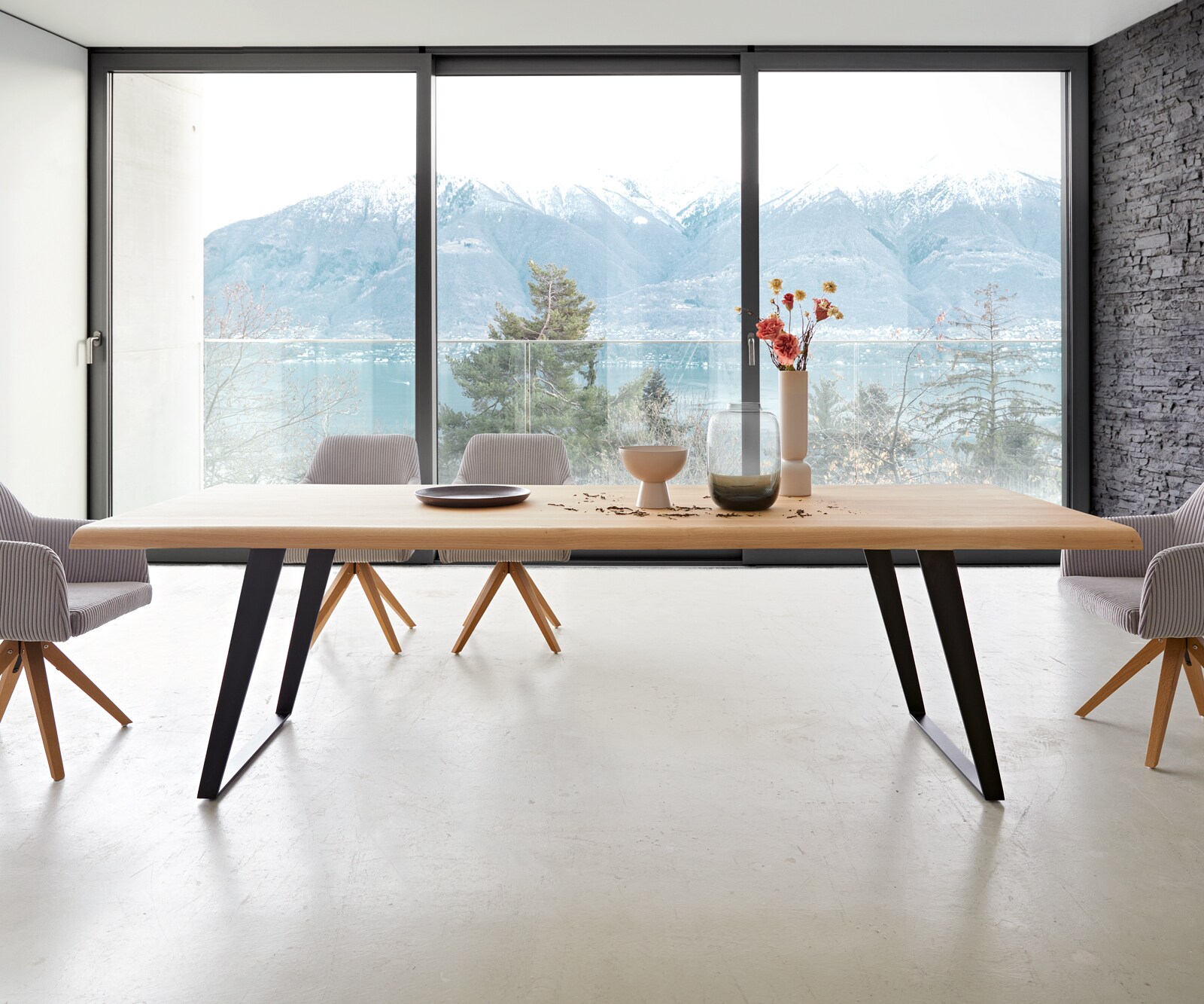 Table à manger Edge 260x100 chêne nature métal inclinée noir Live-Edge 2