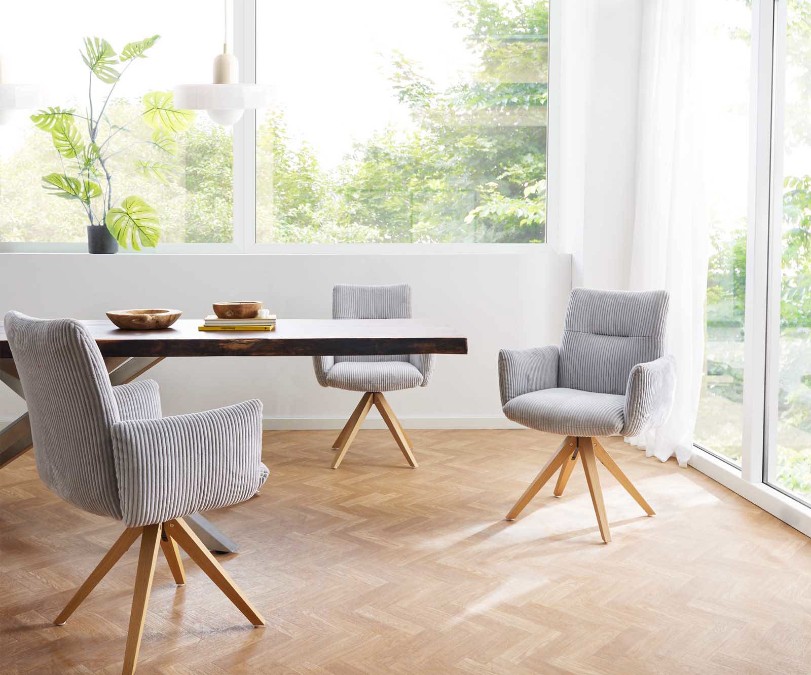 Chaise-pivotante Jova-Flex avec accoudoirs côtelé gris argenté pied en bois angulaire naturel pivotement sur 180° ressorts ensachés 5 Chaise-pivotante Jova-Flex avec accoudoirs côtelé gris argenté pied en bois angulaire naturel pivotement sur 180° ressorts ensachés 5