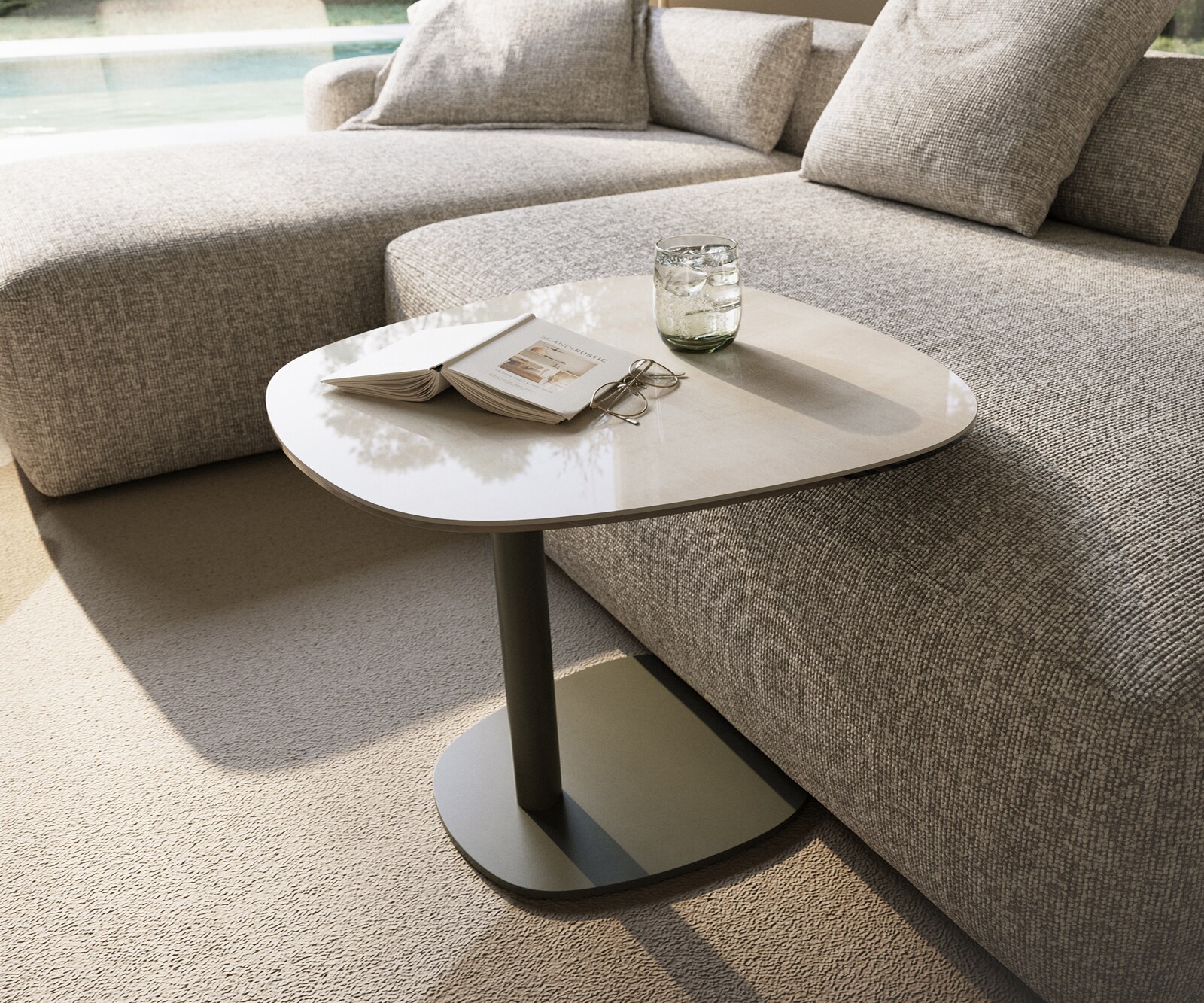table d’appoint Edge forme bateau 60x60 cm céramique Onyx Champagne Eleny métal finition effet titane 2