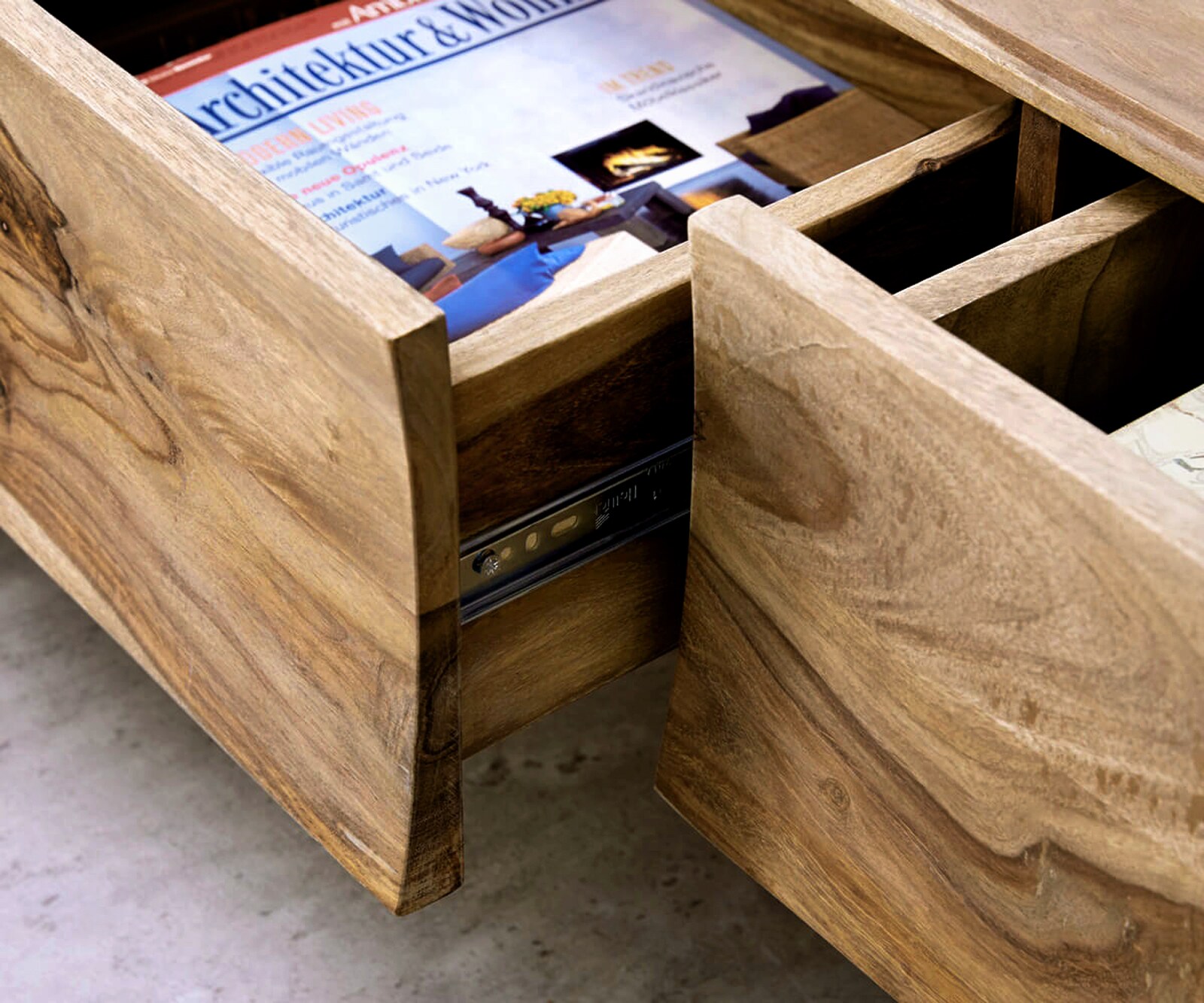 Meuble TV Wyatt 220 cm en sheesham naturel 4 tiroirs Pied en V inox 3 Meuble TV Wyatt 220 cm en sheesham naturel 4 tiroirs Pied en V inox 3