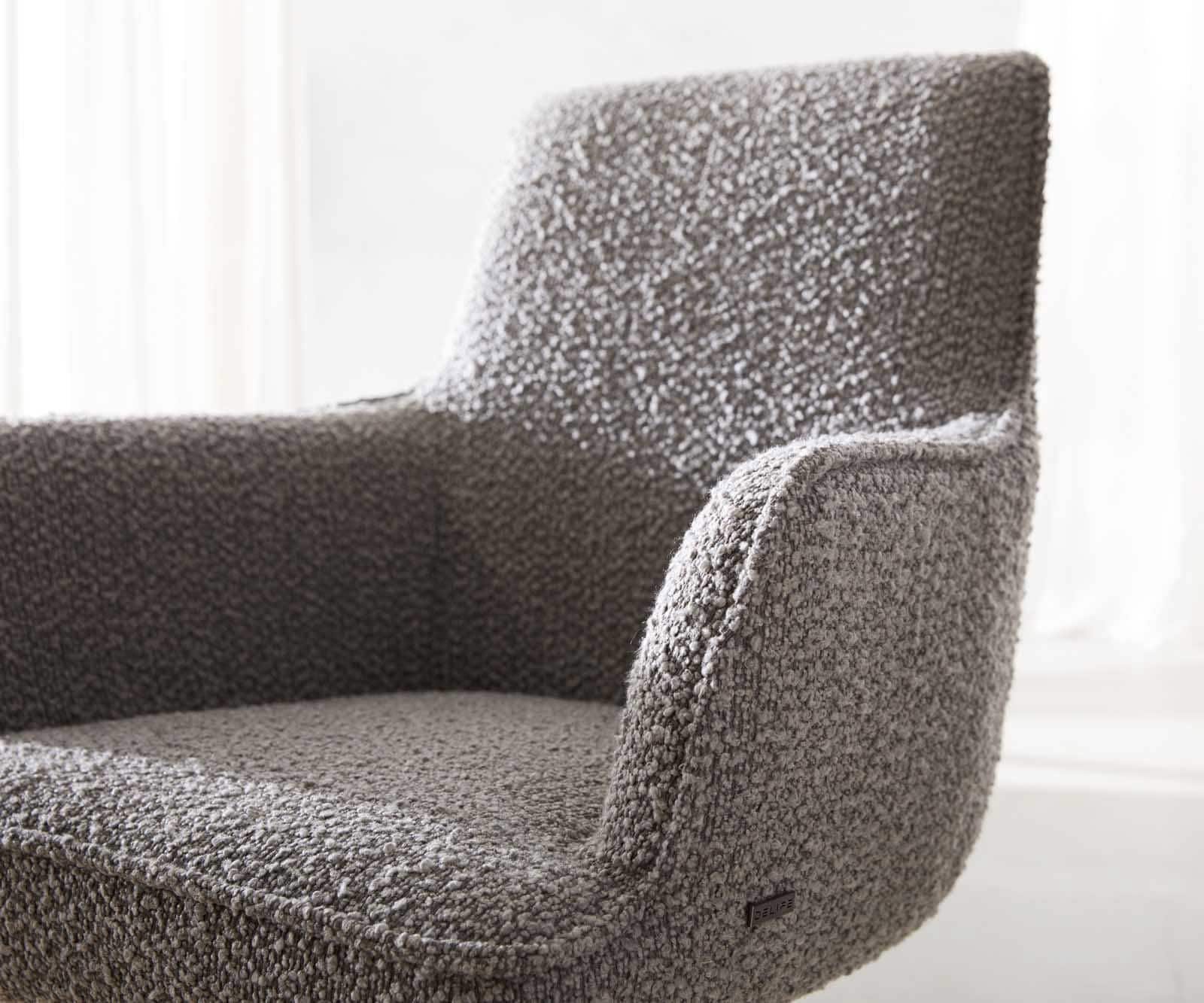 Chaise-de-salle-à-manger Heira-Flex avec accoudoirs bouclé gris argenté pied trapèze noir ressorts ensachés 3 Chaise-de-salle-à-manger Heira-Flex avec accoudoirs bouclé gris argenté pied trapèze noir ressorts ensachés 3