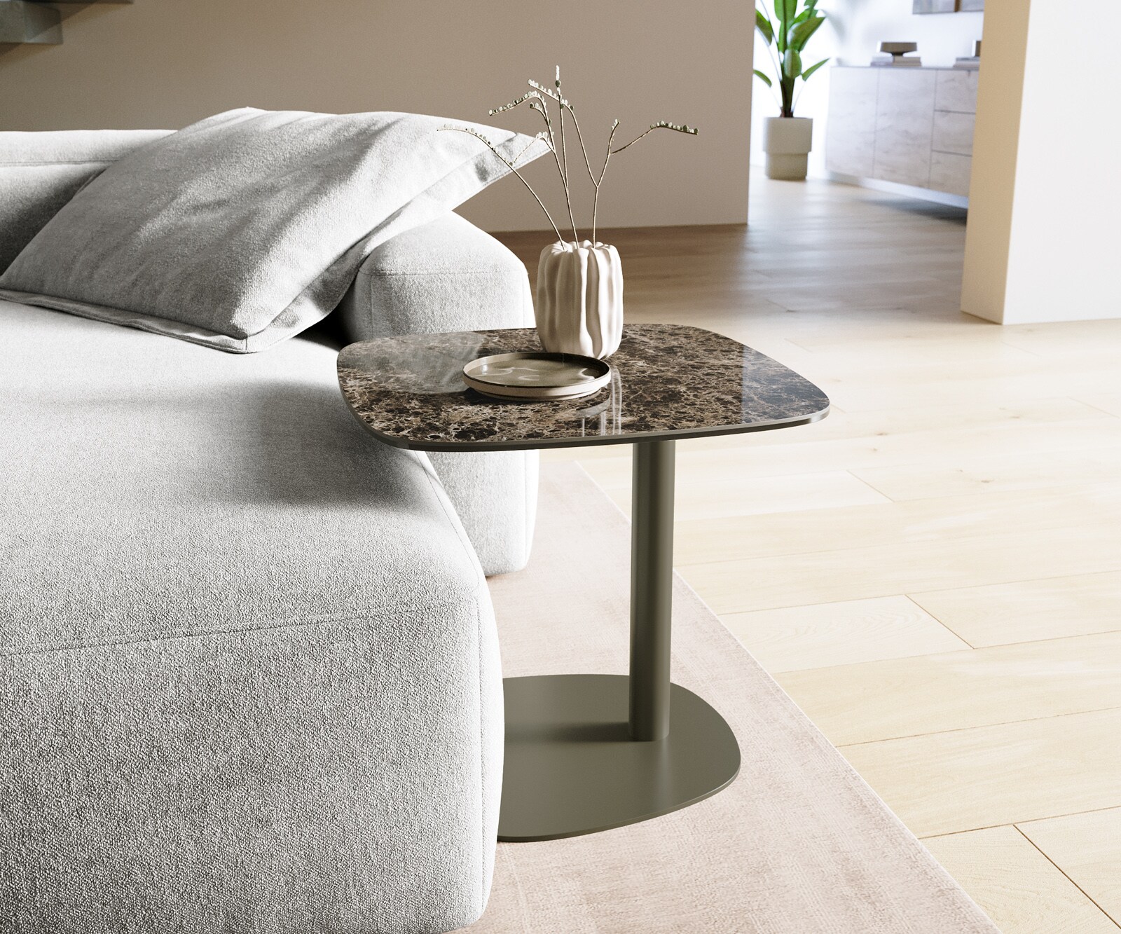 table d’appoint Edge bateau 50x50 cm céramique Emperador Extra Lucidato brun foncé Eleny métal finition effet titane 1