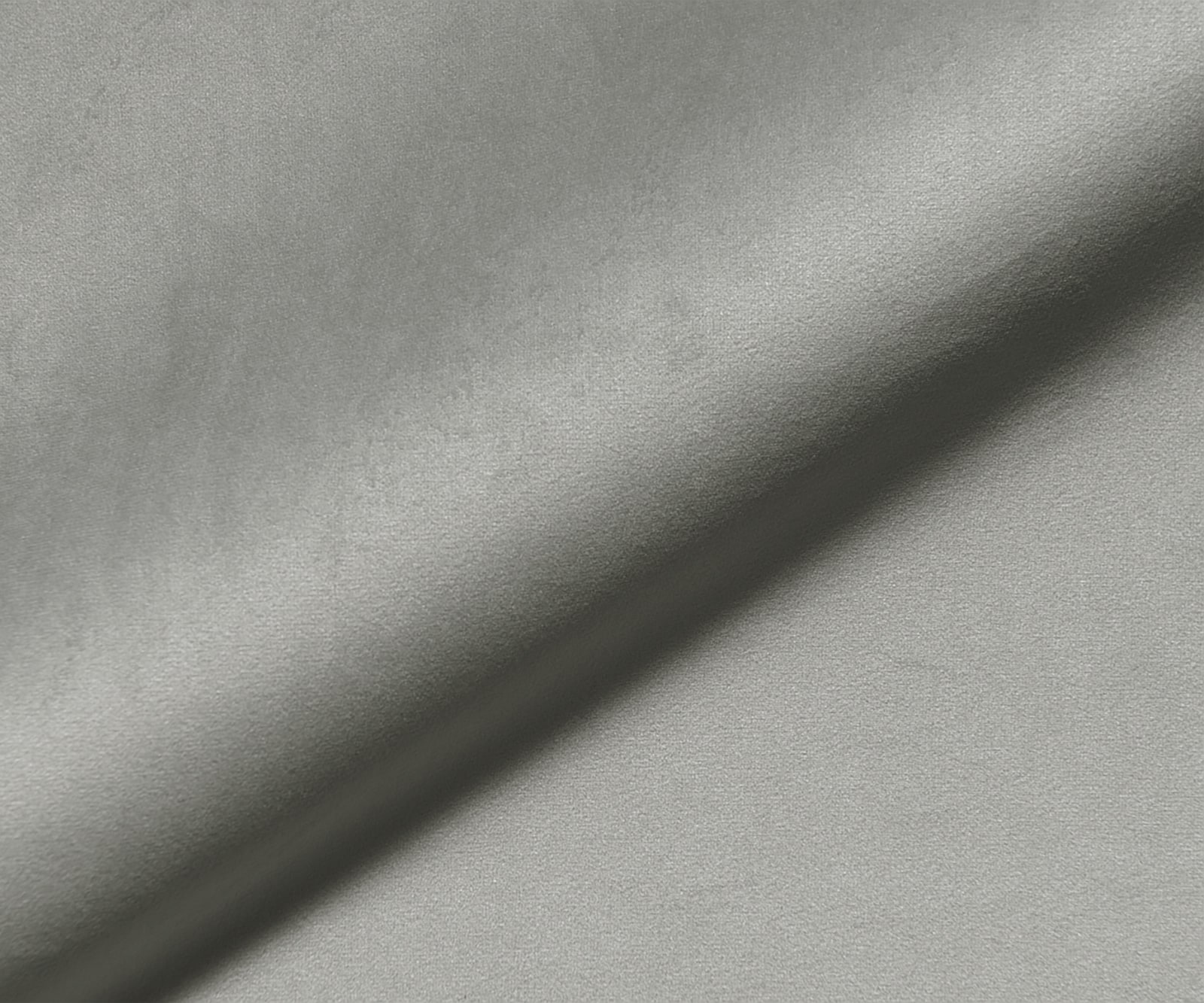 L'ensemble-de-4-chaises Novi-Adesso gris clair velours cantilever 2 L'ensemble-de-4-chaises Novi-Adesso gris clair velours cantilever 2