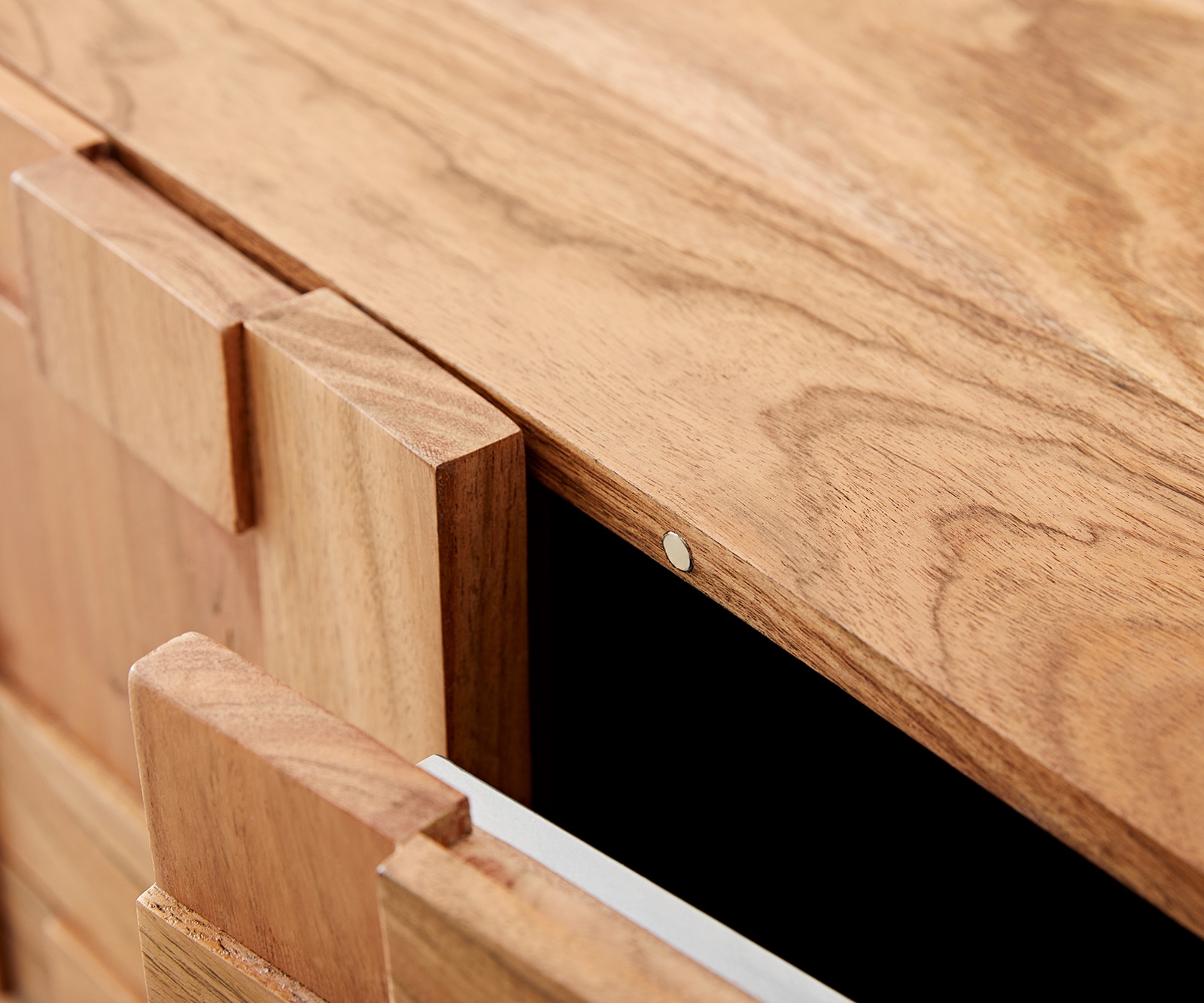 Buffet Puzzle 175 cm acacia naturel 3 portes pied flottant métal noir 5 Buffet Puzzle 175 cm acacia naturel 3 portes pied flottant métal noir 5