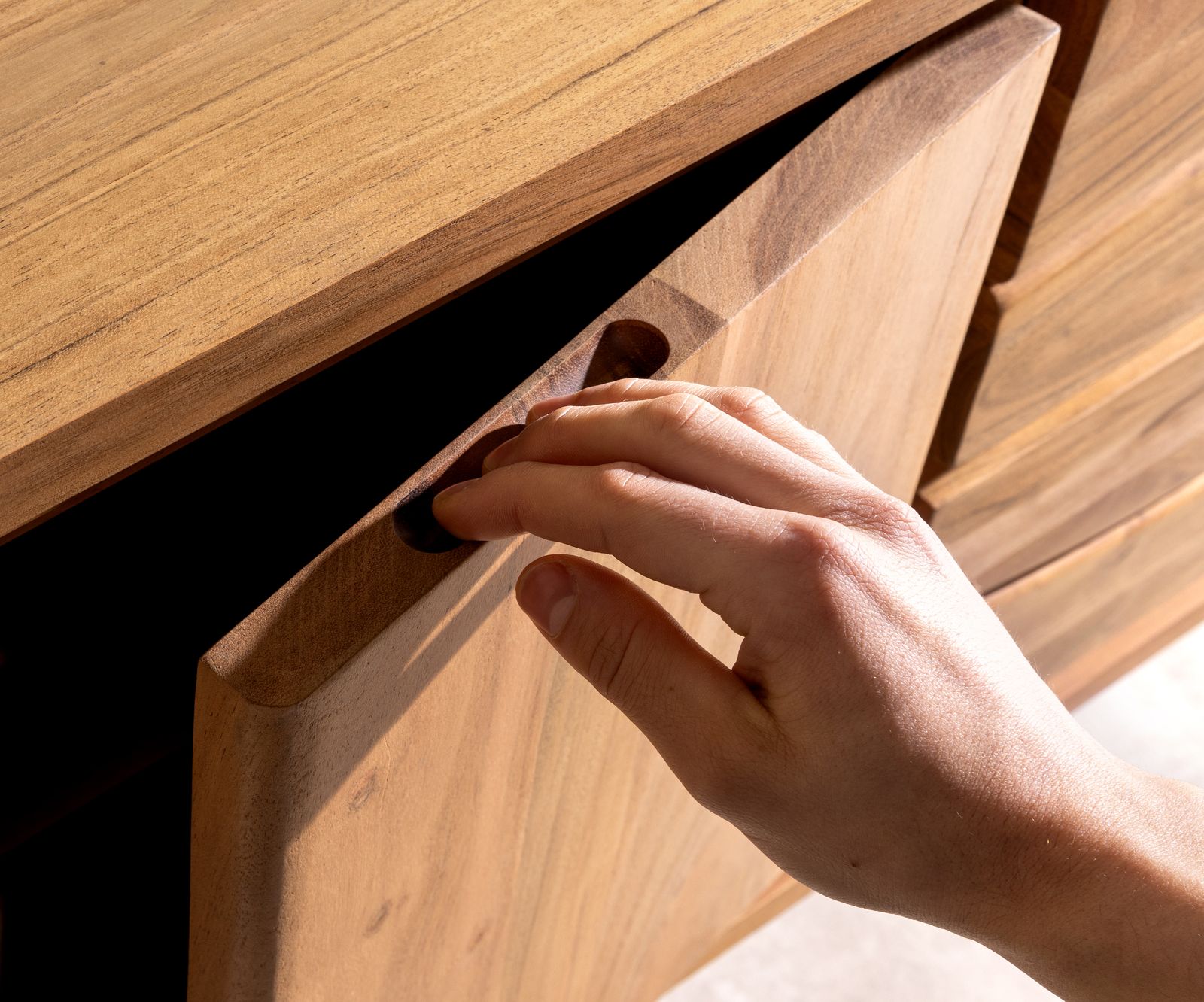 Commode Live-Edge 147 cm acacia nature 3 tiroirs 2 portes 4
