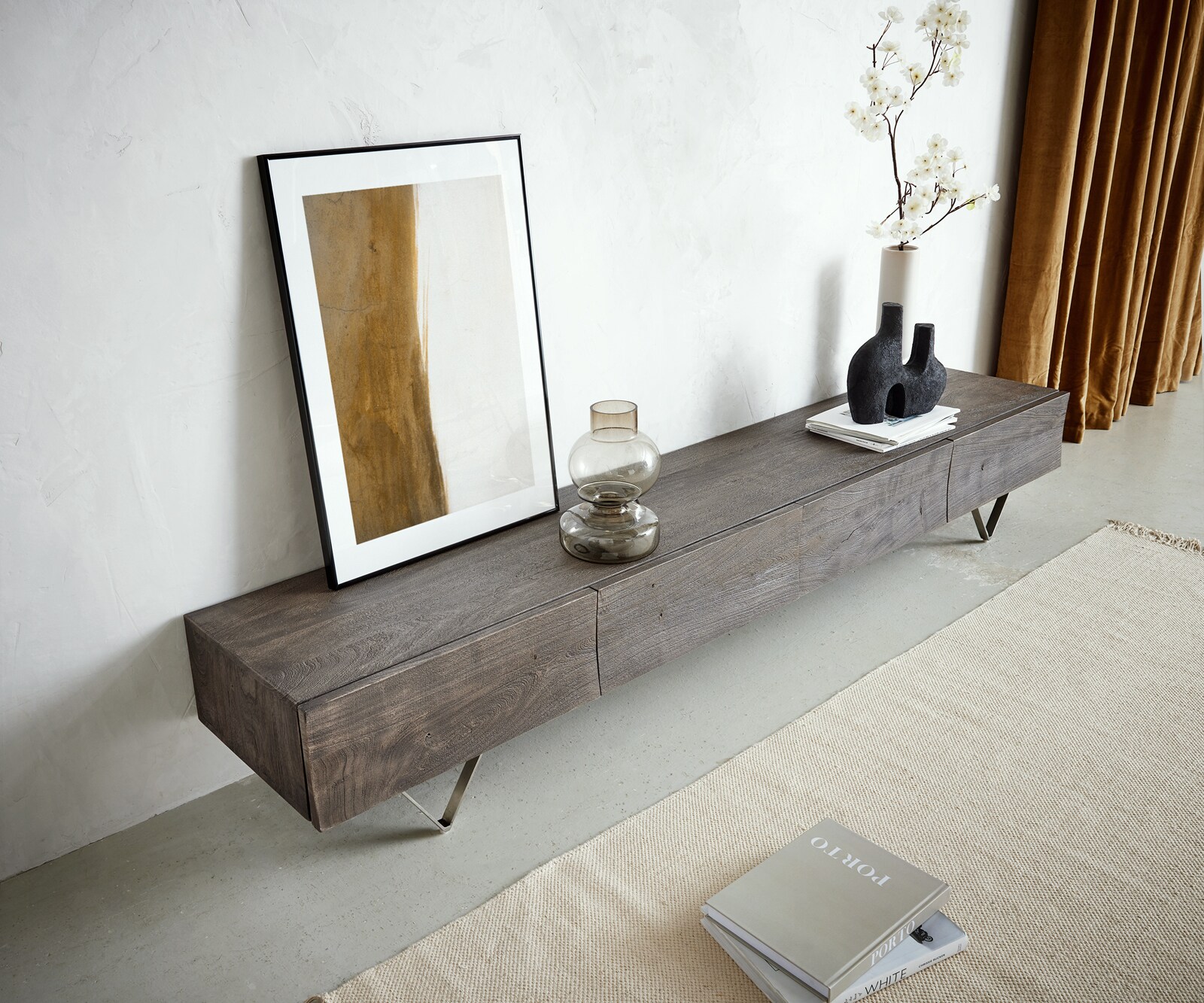 Meuble TV Wyatt 220 cm acacia platine 4 tiroirs pied en V inox 2 Meuble TV Wyatt 220 cm acacia platine 4 tiroirs pied en V inox 2