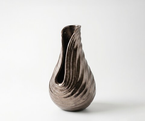 Vase Helixa l17 x P18 x H31 cm Aluminium Mokka Bronze Moulé