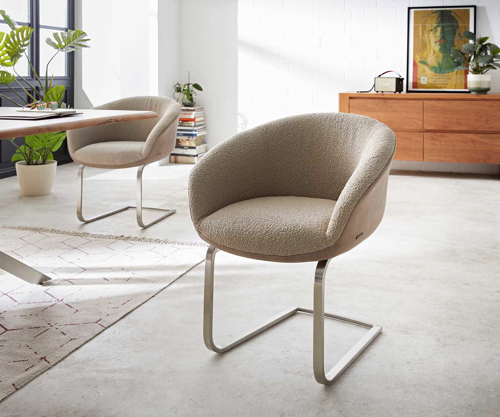 Cantilever Vinka-Flex avec accoudoirs tissu mixte couleur boue pied cantilever plat acier inoxydable brossé ressorts ensachés