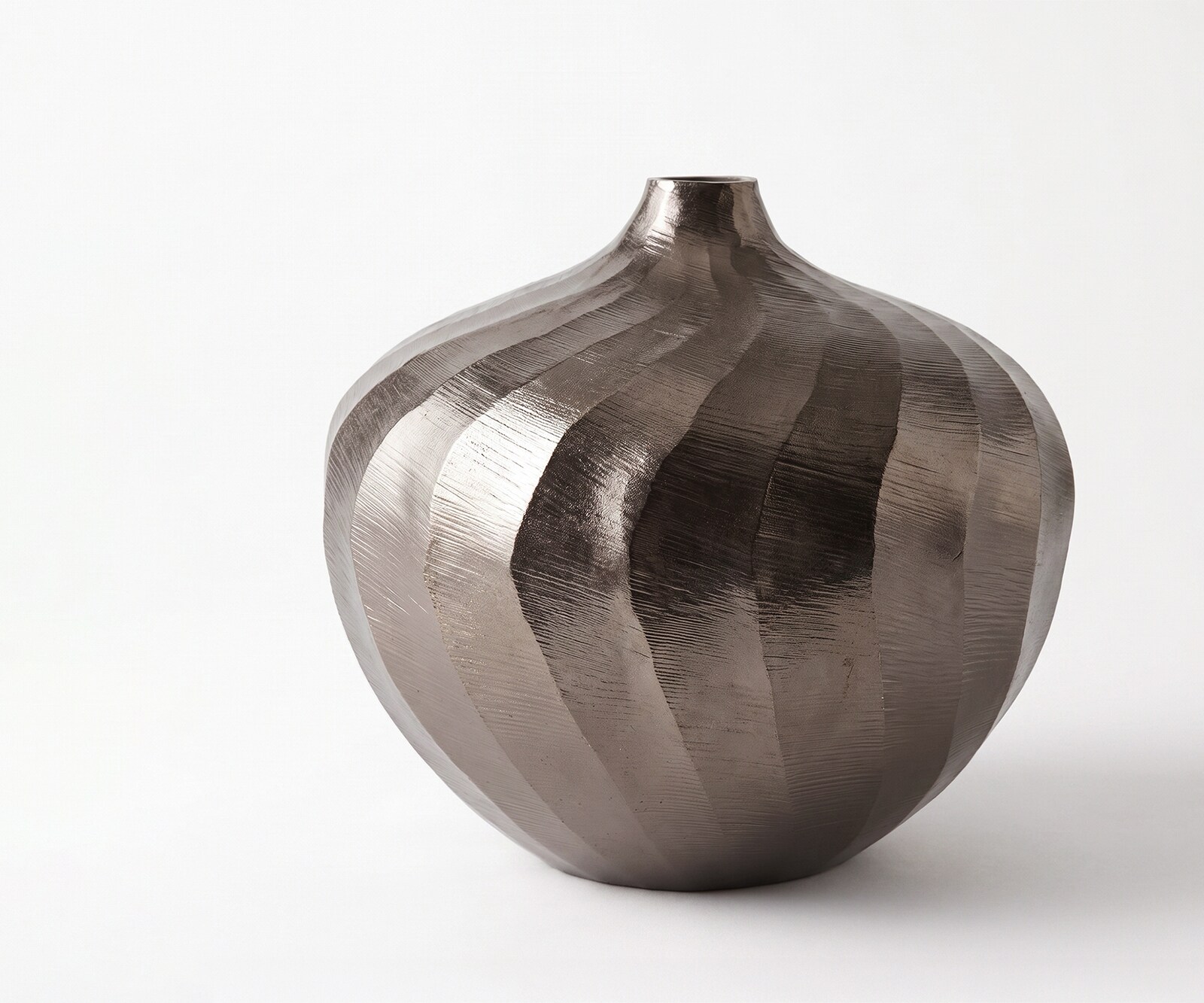 Vase Torvia l25 x P25 x H23 cm Aluminium Mokka Bronze Fait main