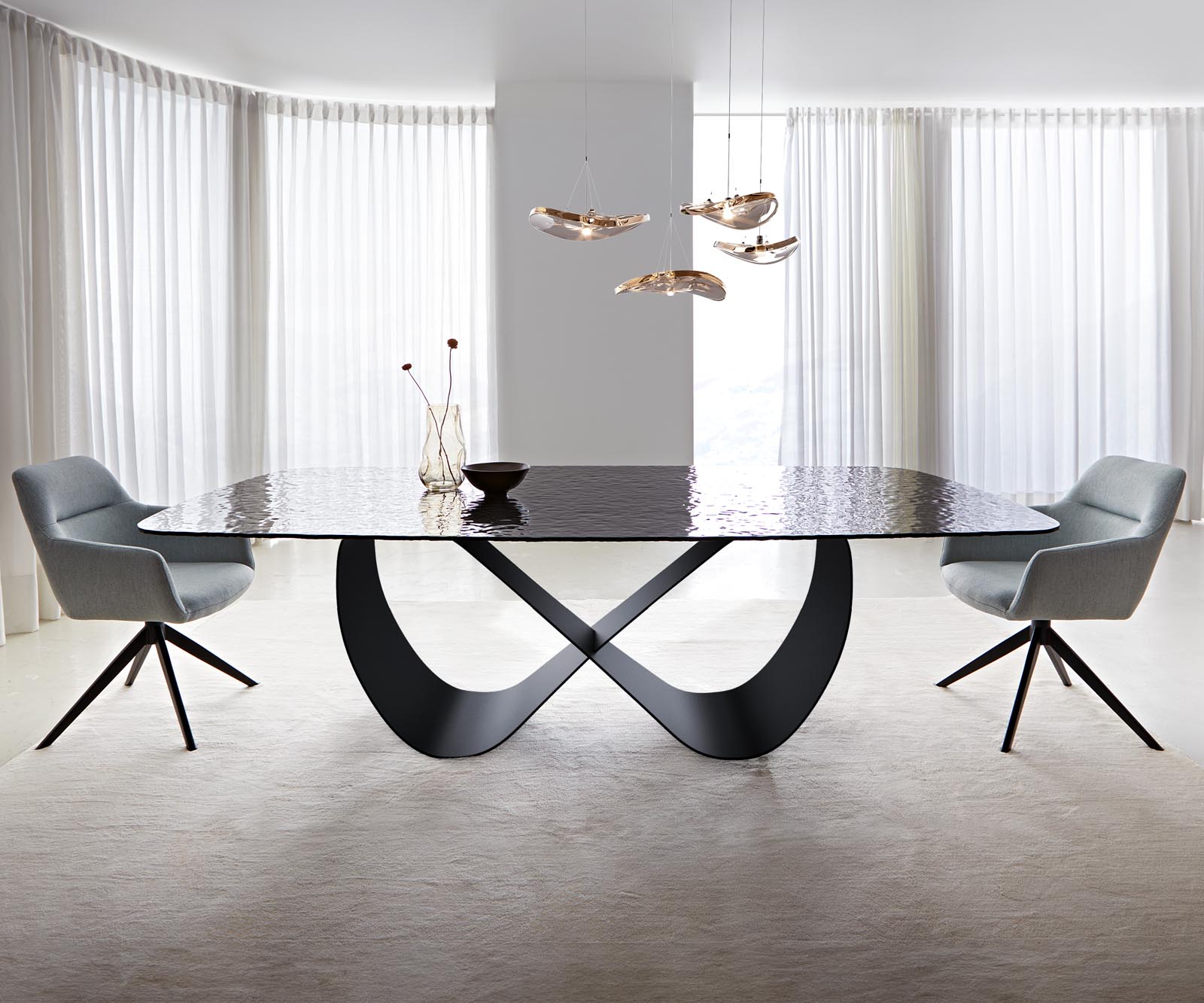 Table à manger Edge Boot 240x120 verre en relief noir fumé design 3D Infinity métal noir 1