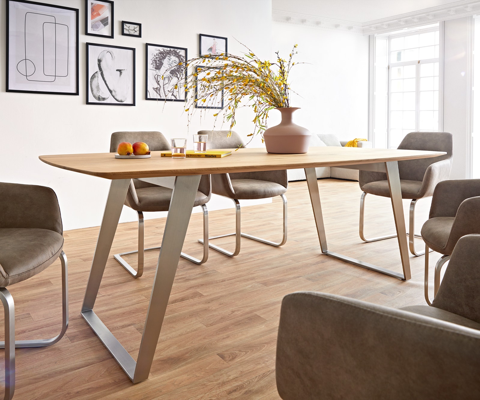 Table à manger Edge Boot 200x100x2,5-3 chêne nature acier inoxydable inclinée bord suisse 1