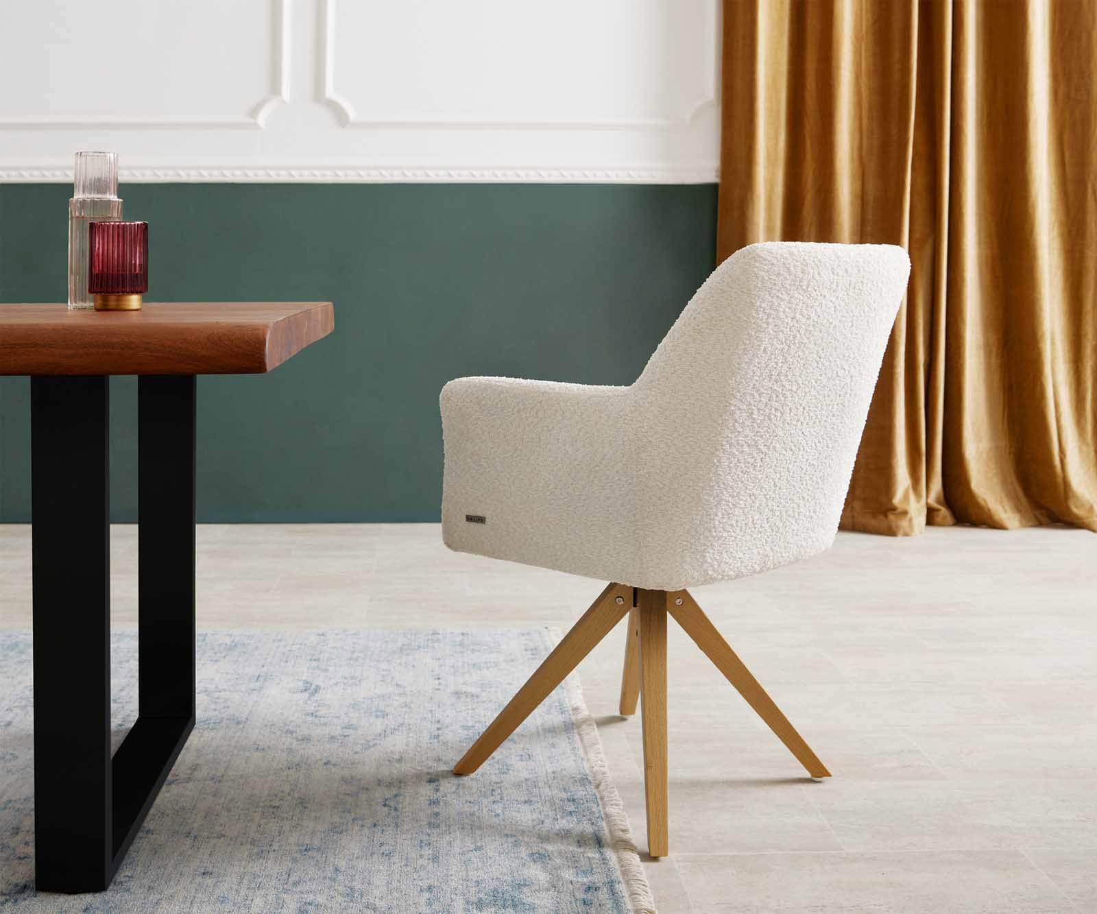 Chaise-pivotante Xana-Flex avec accoudoirs bouclé blanc pied en bois angulaire naturel pivotement sur 180° ressorts ensachés 4 Chaise-pivotante Xana-Flex avec accoudoirs bouclé blanc pied en bois angulaire naturel pivotement sur 180° ressorts ensachés 4