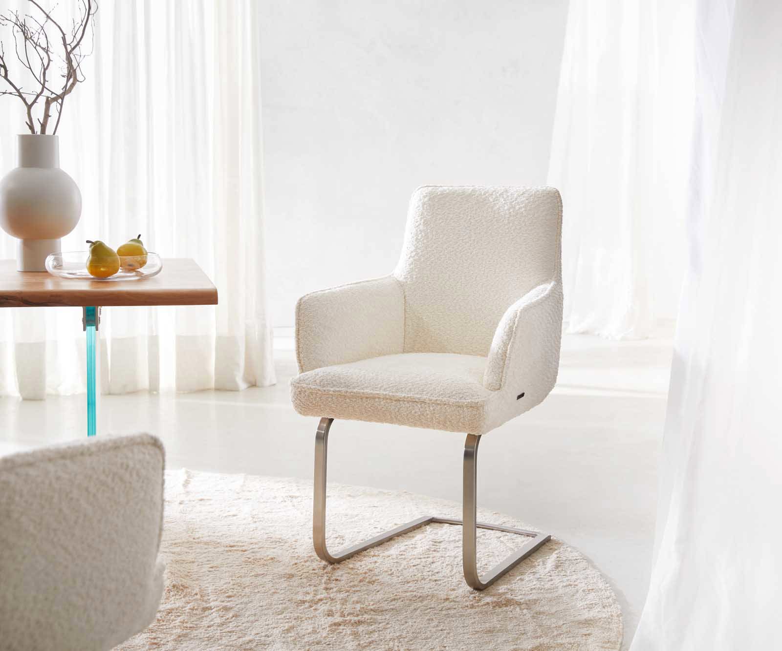 Cantilever Heira-Flex avec accoudoirs bouclé blanc pied cantilever plat acier inoxydable brossé ressorts ensachés