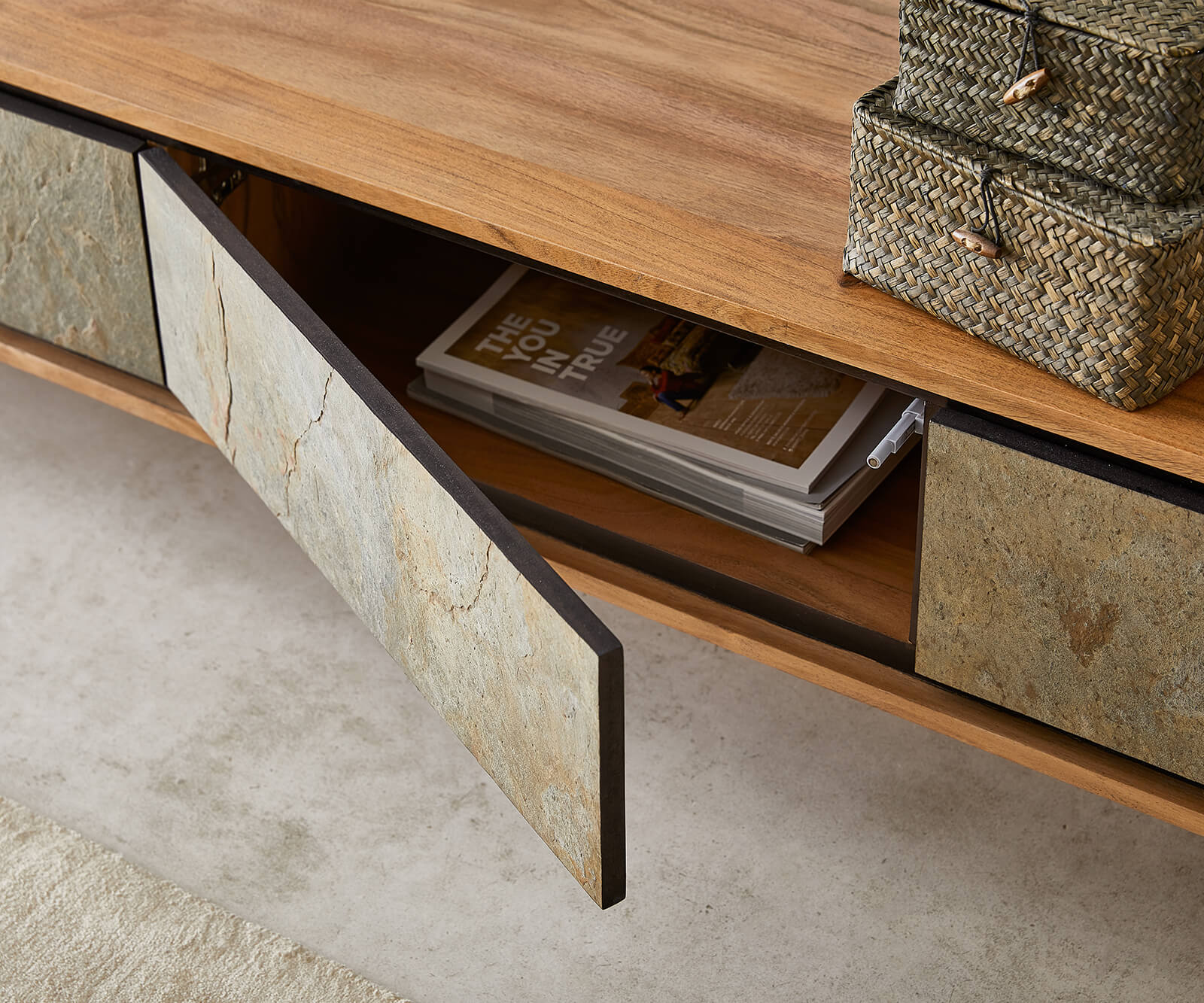 Meuble-TV Juwelo 220 cm acacia nature avec placage de pierre 4 portes 4