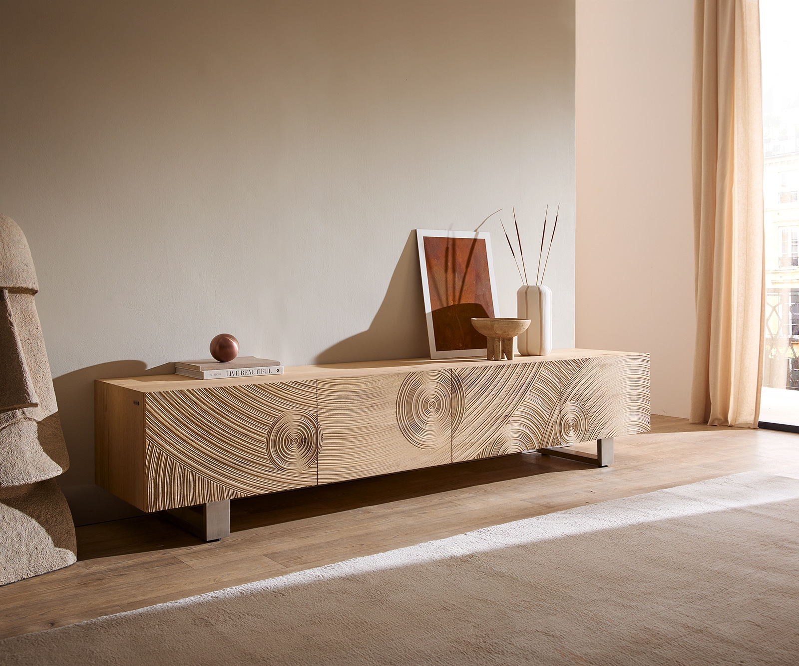 Meuble-TV  Ashara 220 cm chêne naturel effet 3D 4 portes patins en acier inoxydable brossé