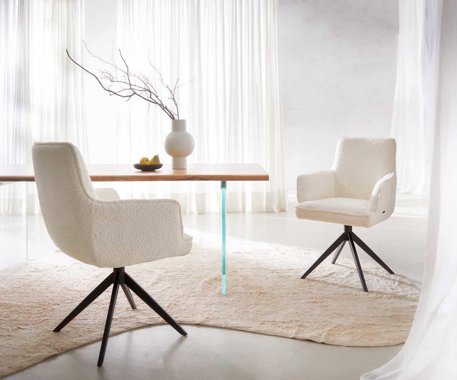 Chaise-pivotante Heira-Flex avec accoudoirs bouclé blanc pied croisé large noir pivotement sur 360° ressorts ensachés 5 Chaise-pivotante Heira-Flex avec accoudoirs bouclé blanc pied croisé large noir pivotement sur 360° ressorts ensachés 5