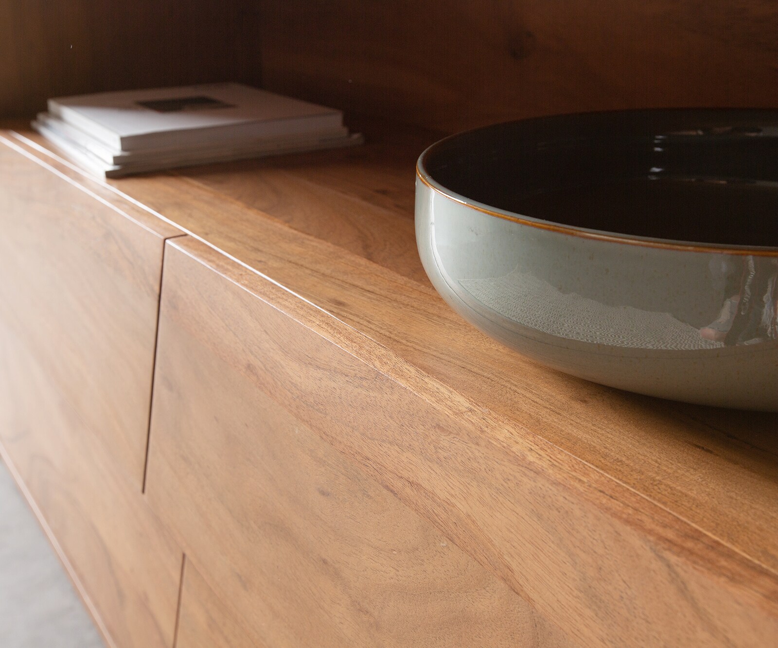 Buffet Eloi 240x40 cm acacia naturel 2 portes 6 tiroirs pied en V inox 4 Buffet Eloi 240x40 cm acacia naturel 2 portes 6 tiroirs pied en V inox 4