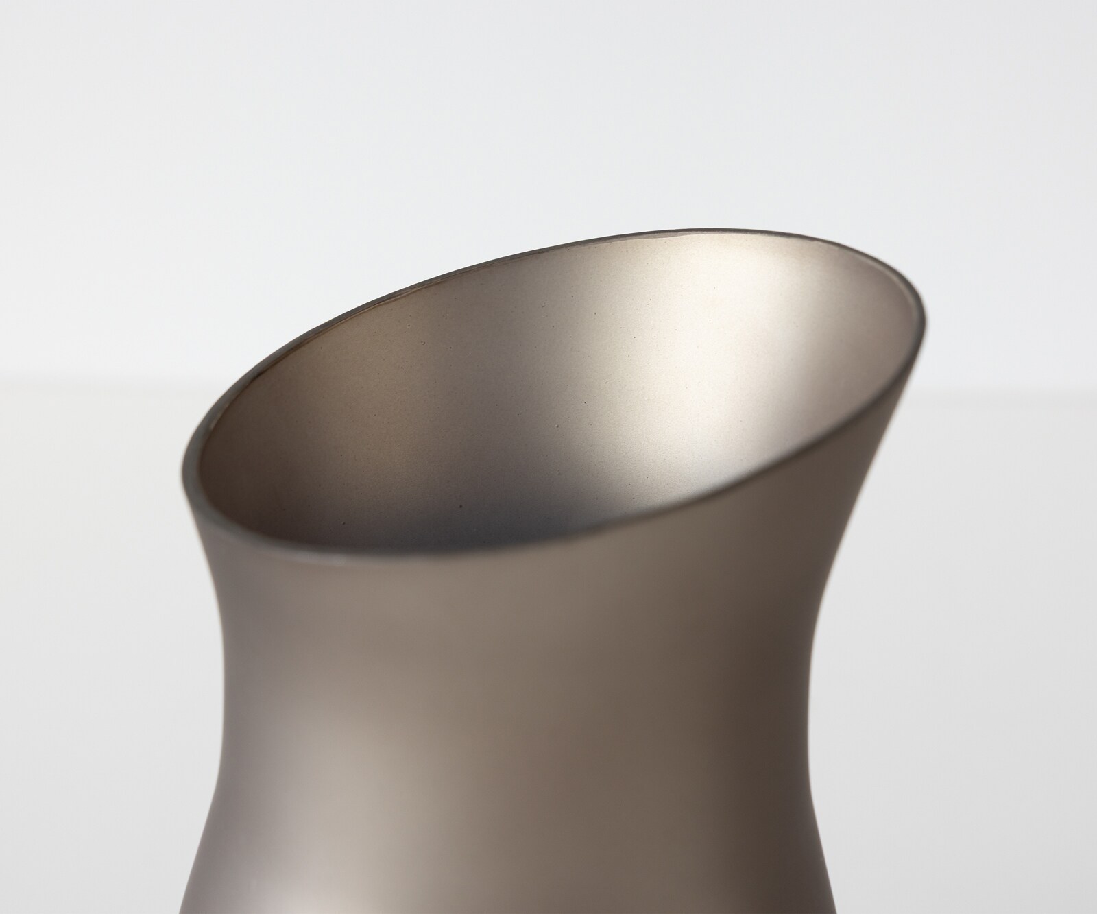 Vase Curvia l18 x P11 x H41 cm Verre Opal Soufflé à la bouche 3