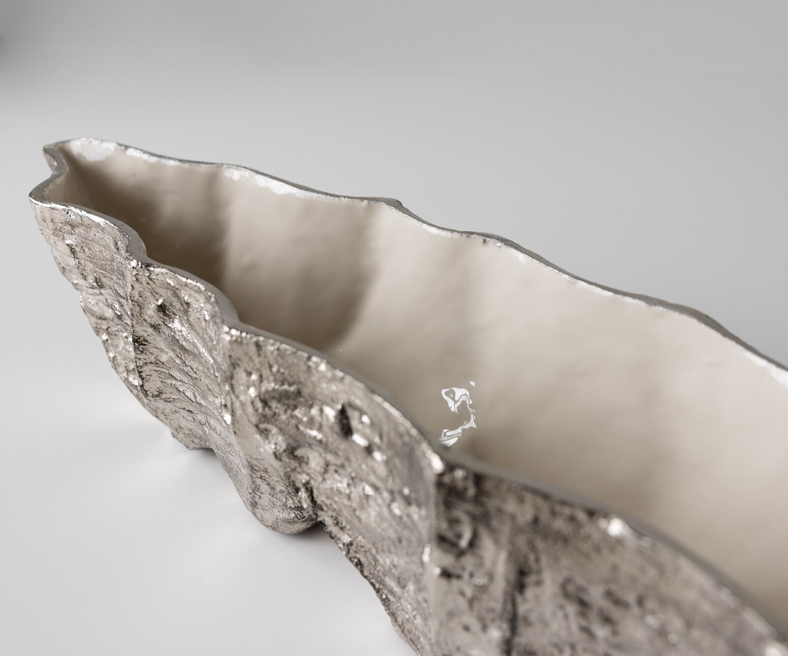 Coupe décorative Riffa l70 x P16 x H15 cm Aluminium Platin Opal Faite main 3