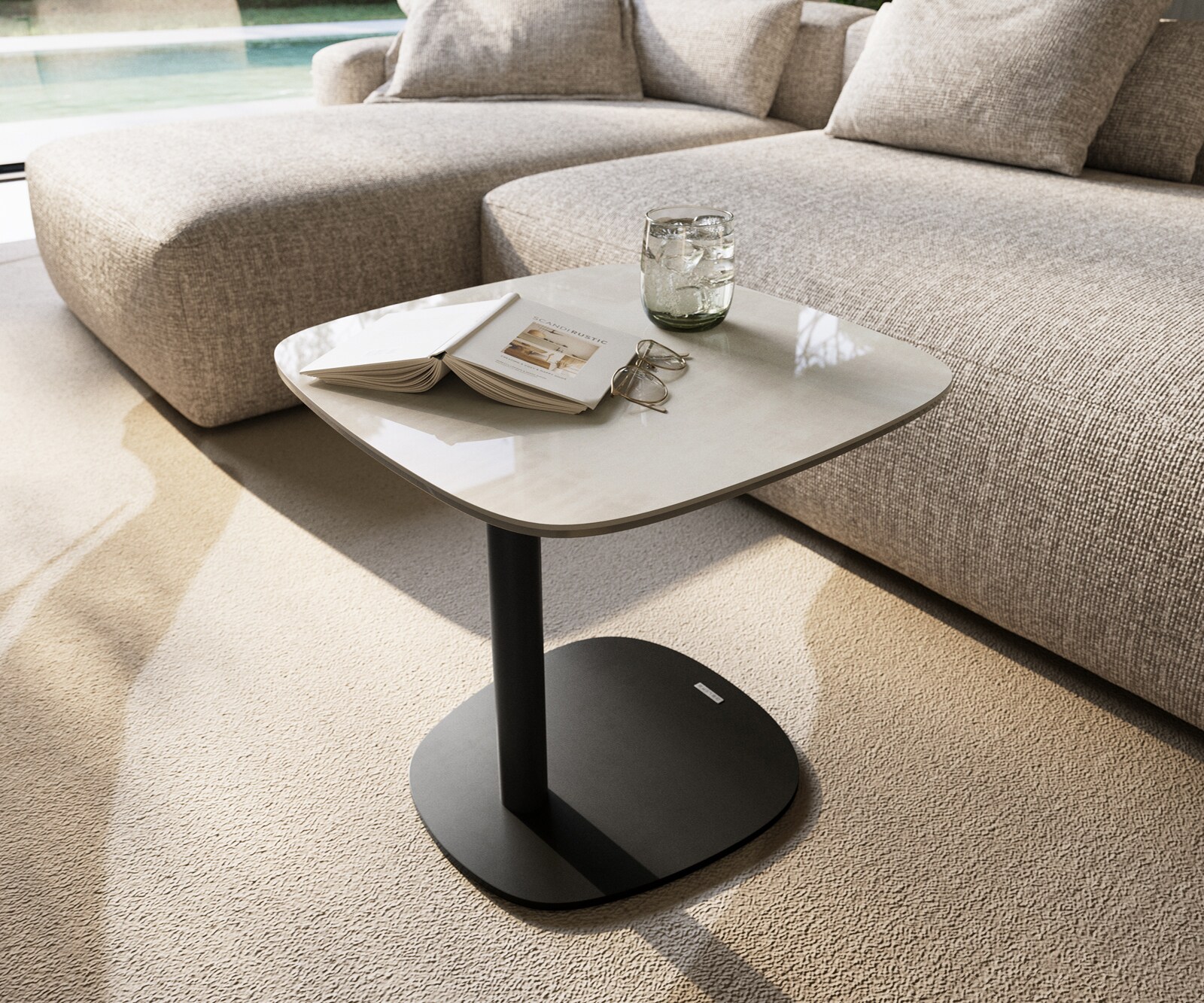 table d’appoint Edge forme bateau 50x50 cm céramique Onyx Champagne Eleny métal noir 6