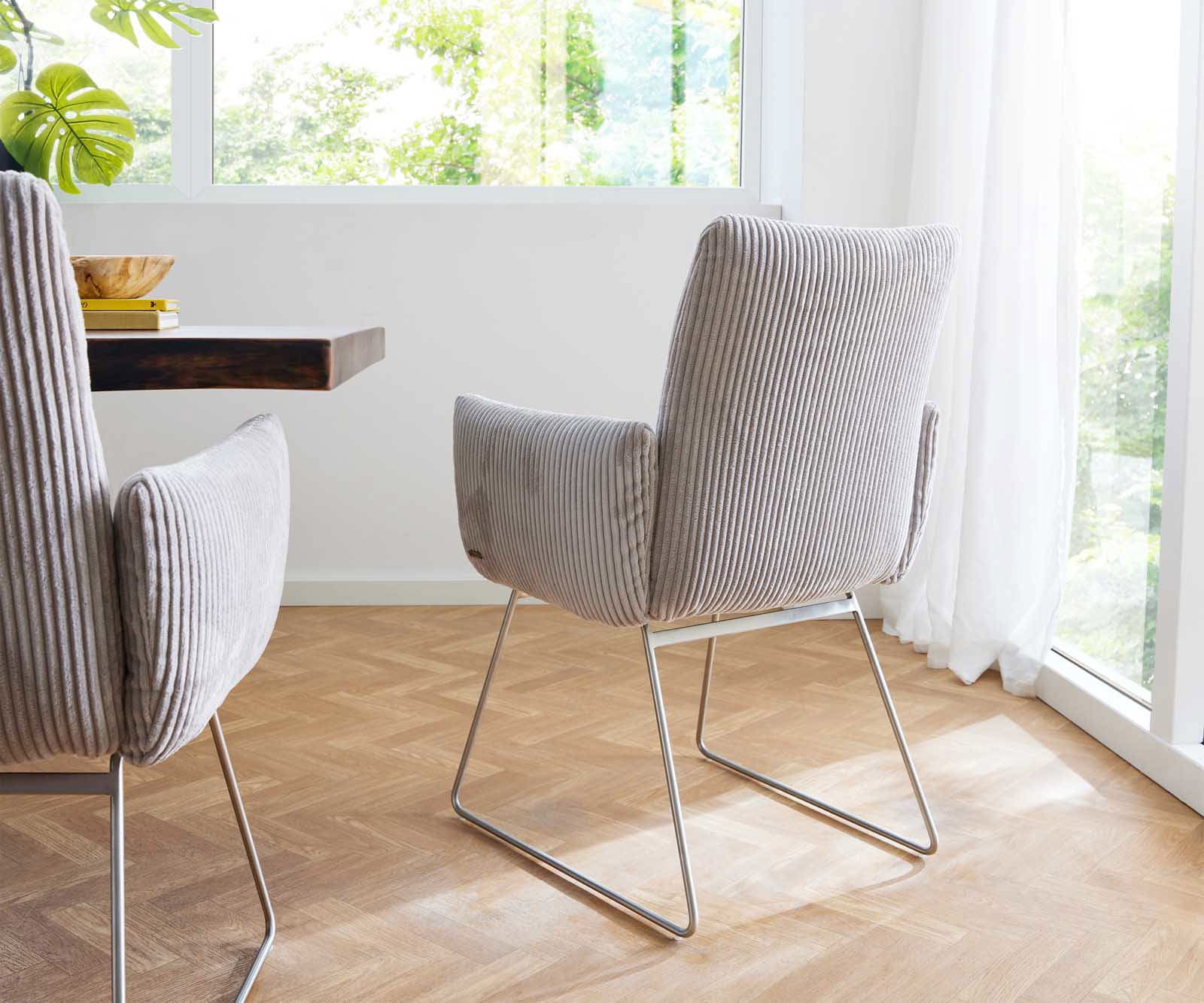 Chaise-de-salle-à-manger Jova-Flex avec accoudoirs côtelé gris argenté pied trapèze acier inoxydable brossé ressorts ensachés 4 Chaise-de-salle-à-manger Jova-Flex avec accoudoirs côtelé gris argenté pied trapèze acier inoxydable brossé ressorts ensachés 4