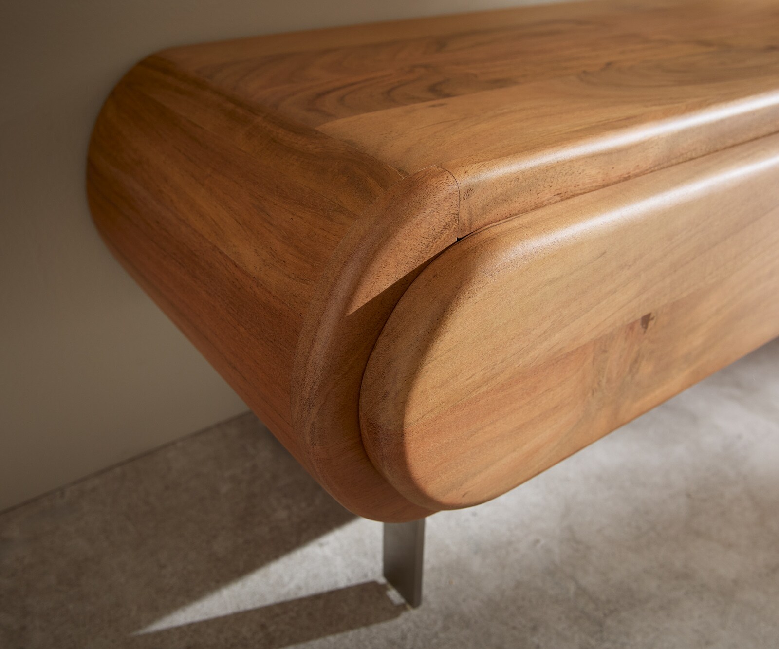 Meuble-TV Sohara 175 cm acacia naturel 4 portes pied en L argenté 5