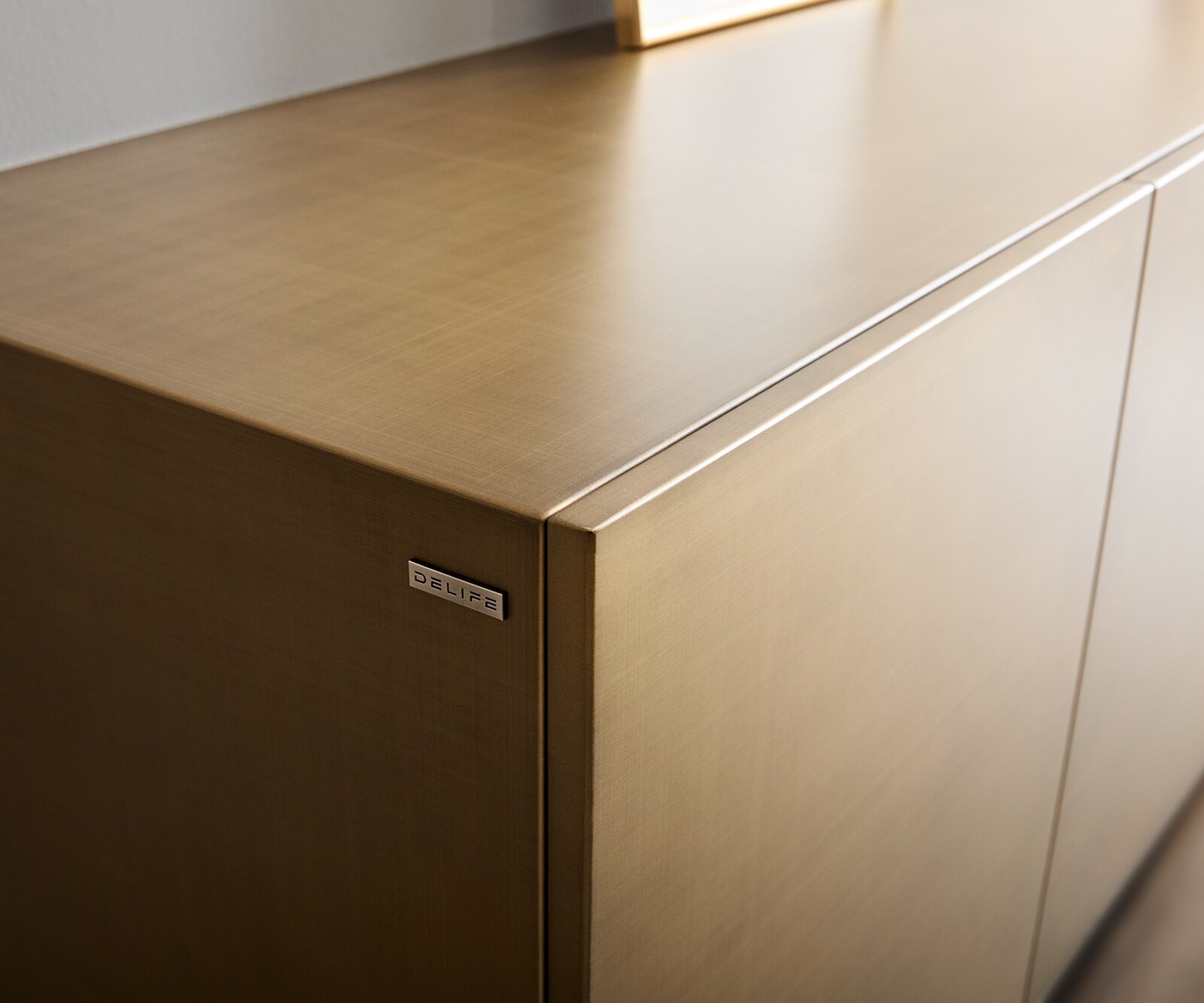 Buffet Aira 200 cm or métallique 4 portes flottantes métal noir 1