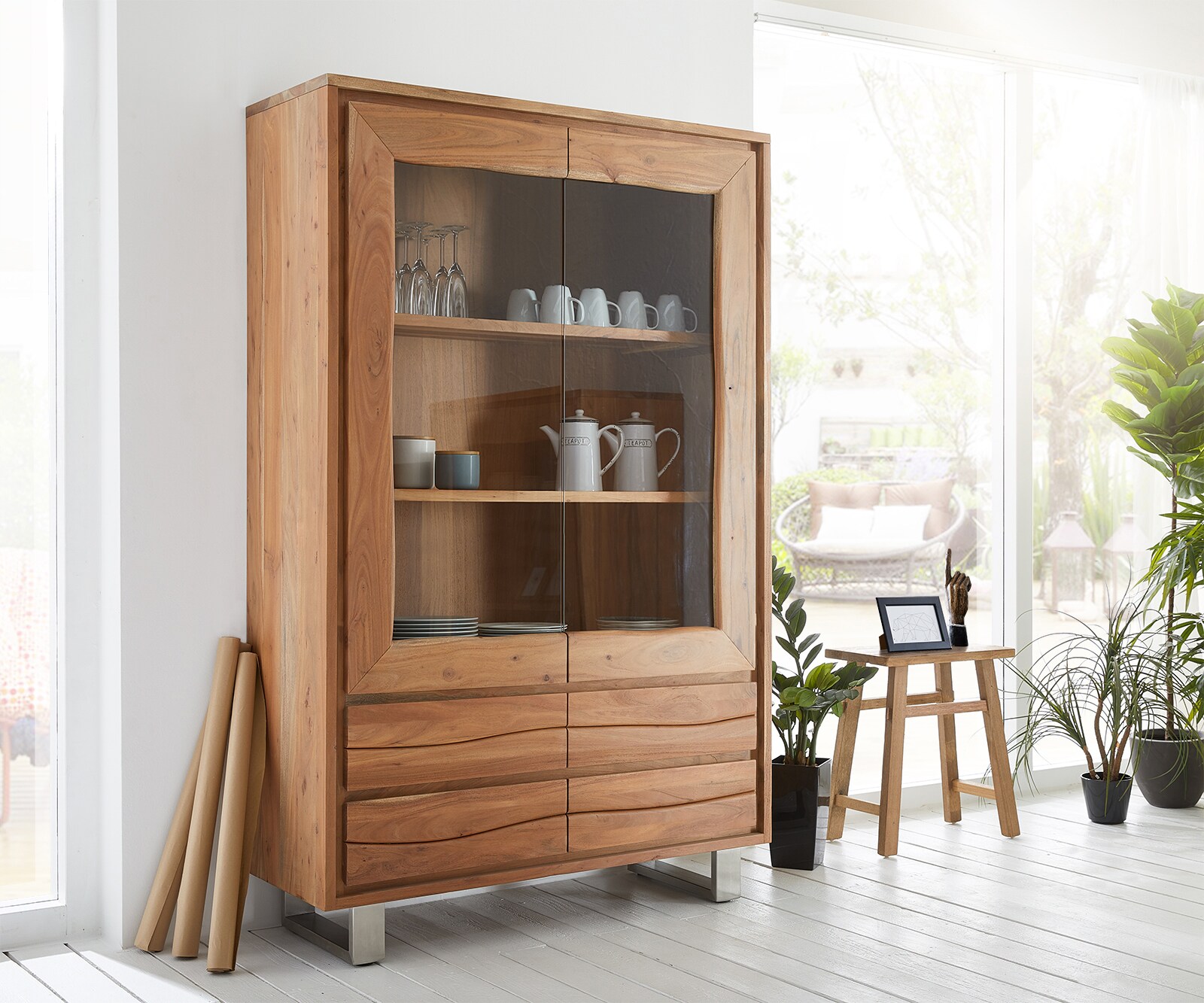 Highboard Live-Edge Glasvitrine Massivholz Edelstahl Füße 5